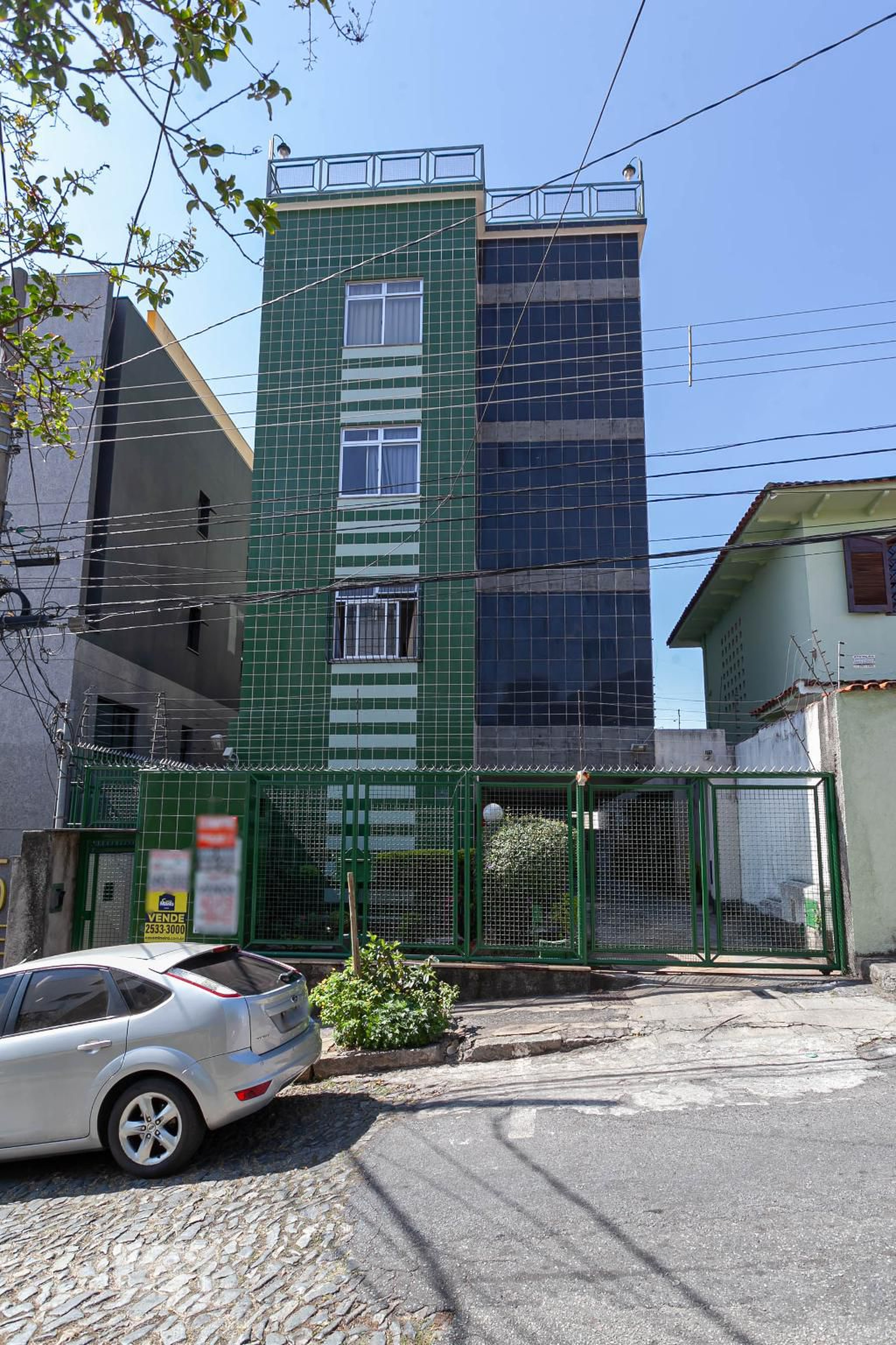 Fachada do prédio Condomínio em Rua Itaúna, 440