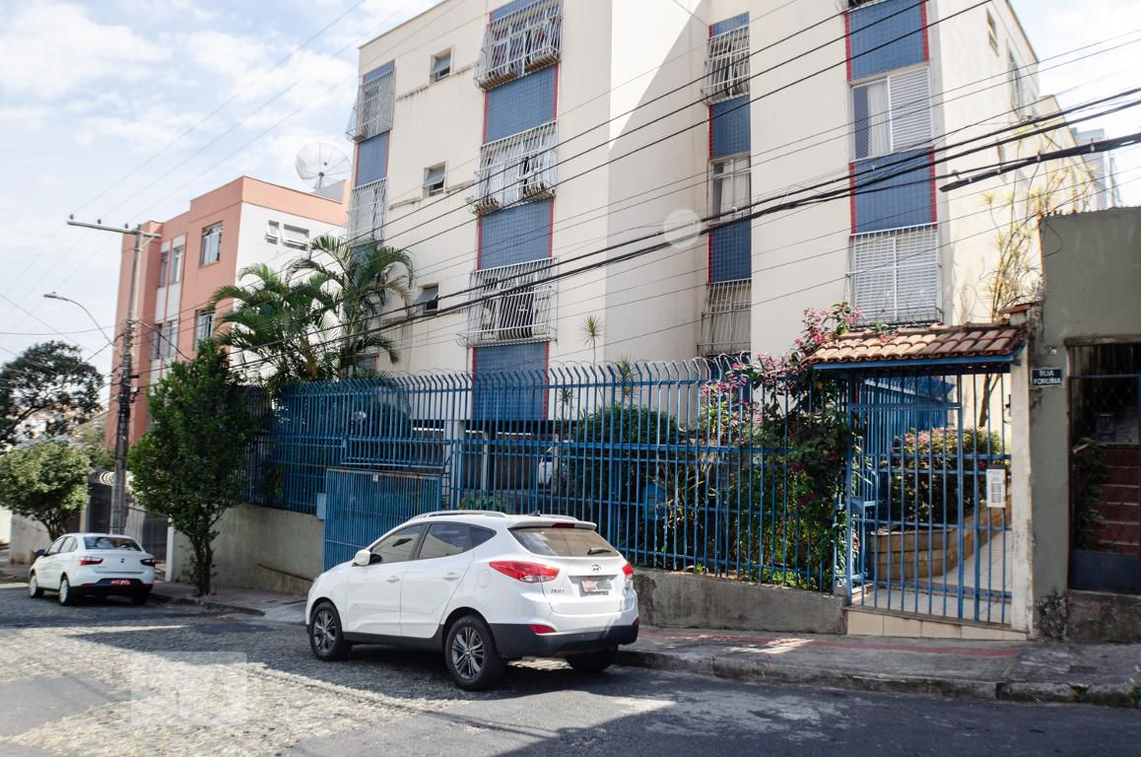 Fachada do Prédio Condomínio em Rua Poruína, 136