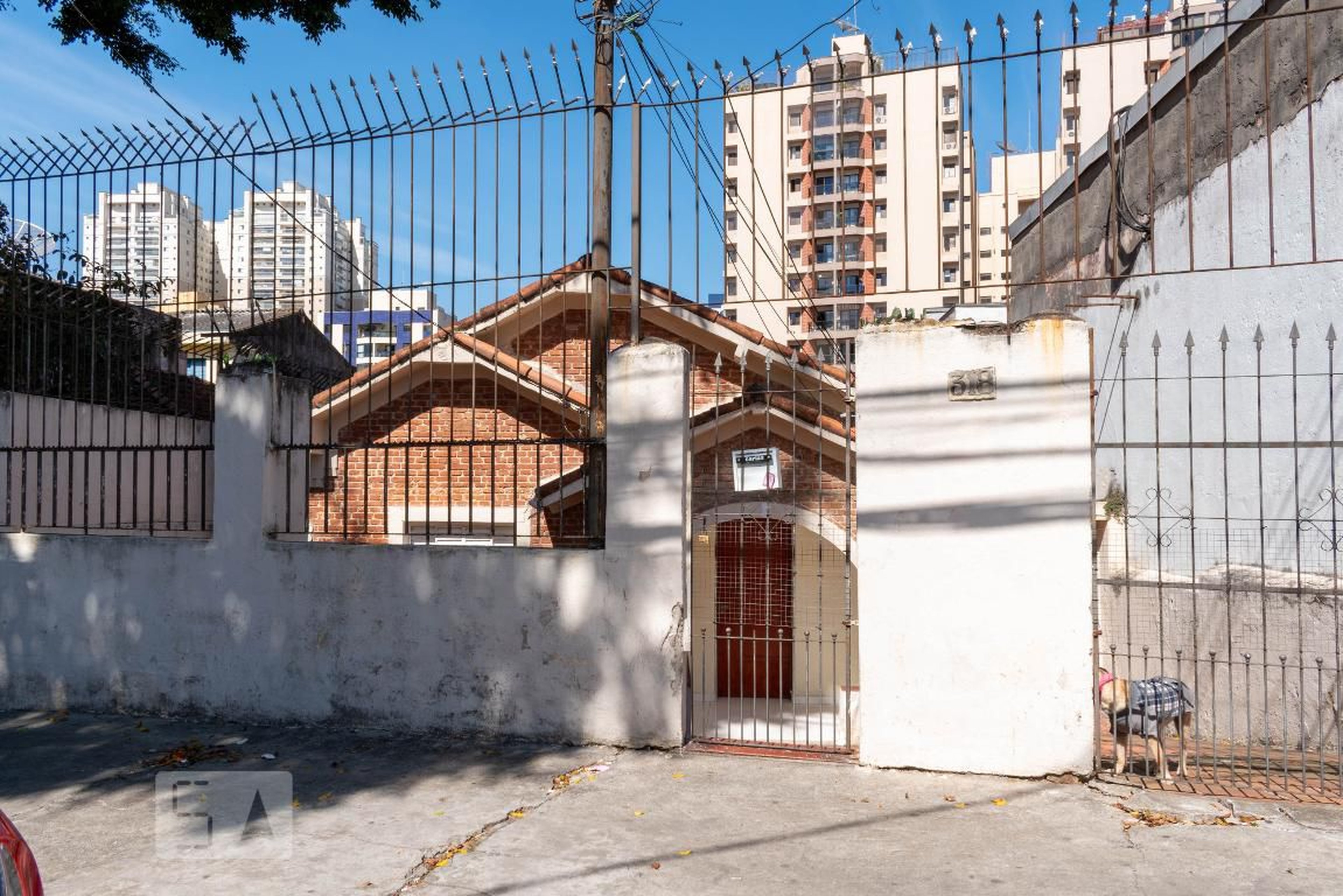 Fachada Condomínio em Rua Professor Aprígio Gonzaga, 318