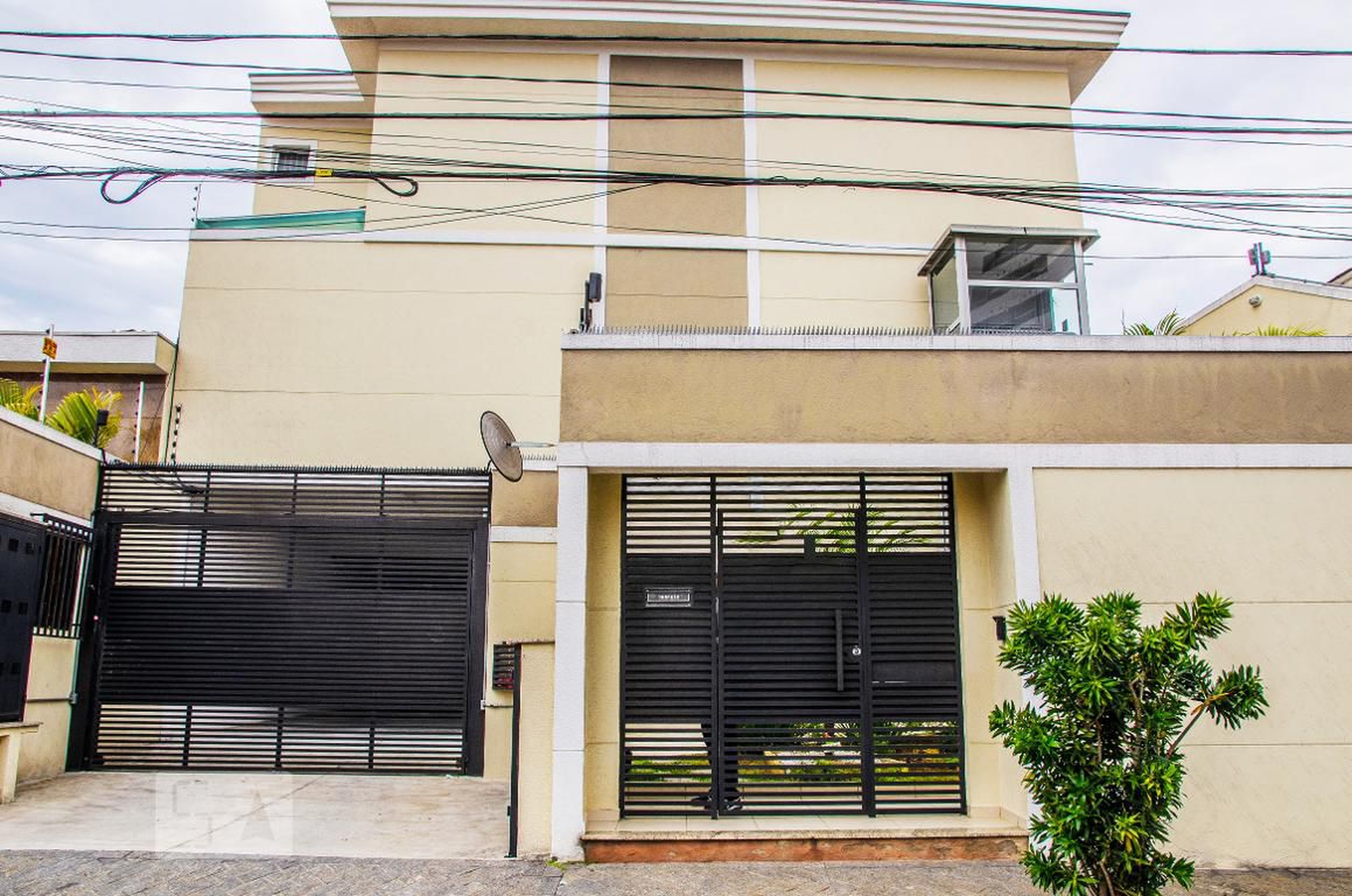 Fachada Condomínio em Rua Benedita, 136