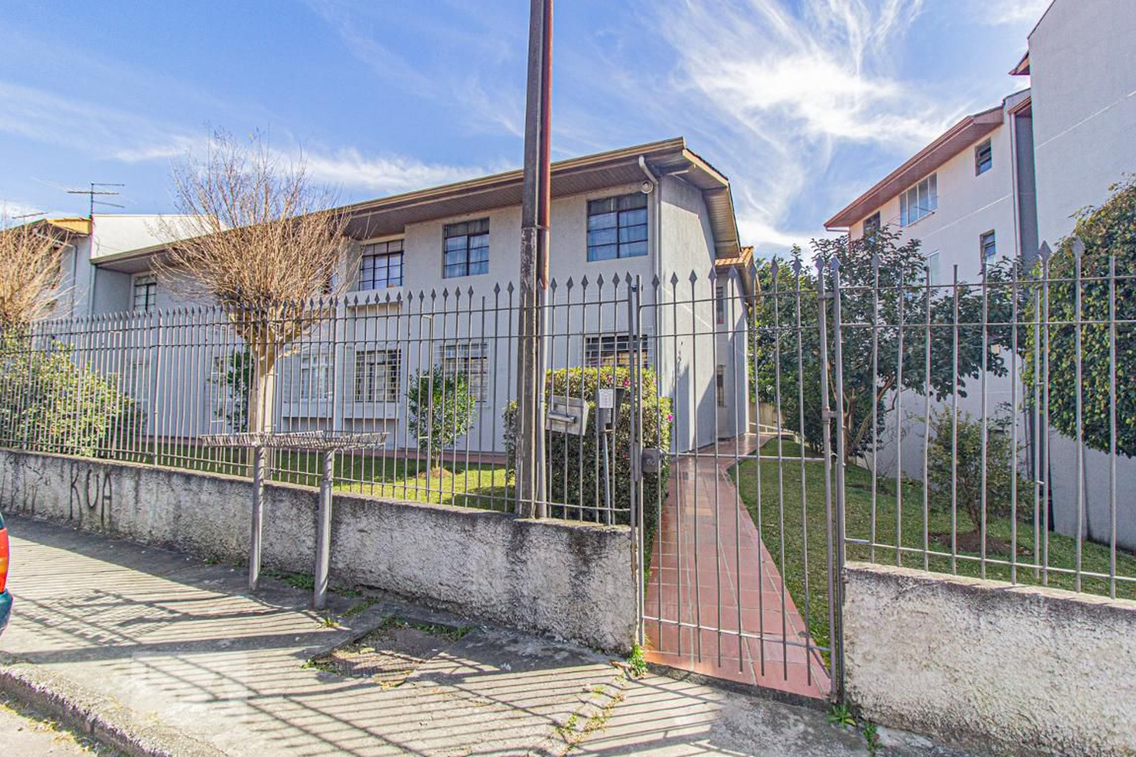 Fachada do Condomínio Condomínio em Rua Rio do Sul, 2420