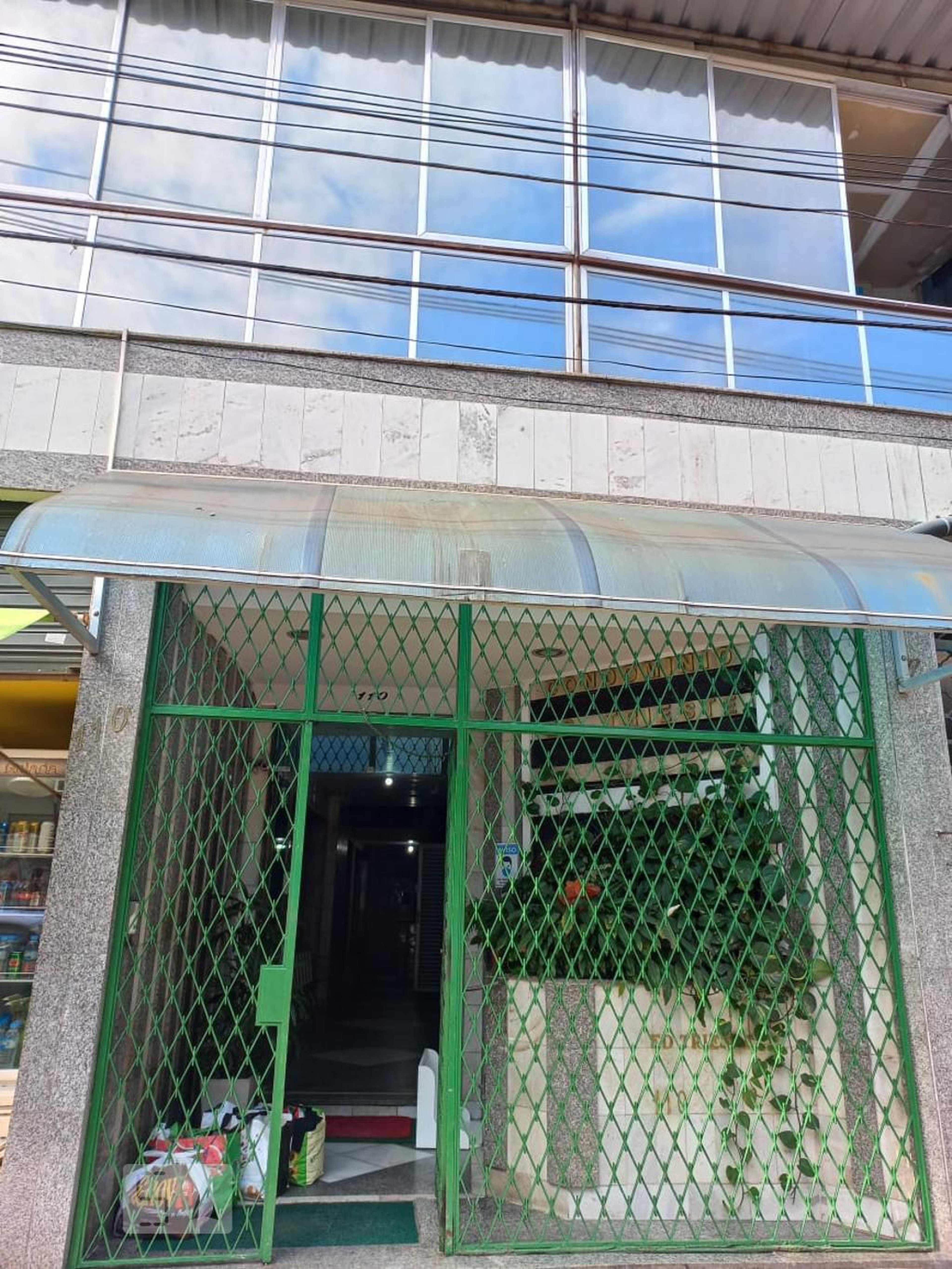 Fachada Condomínio em Rua Siqueira Campos, 110