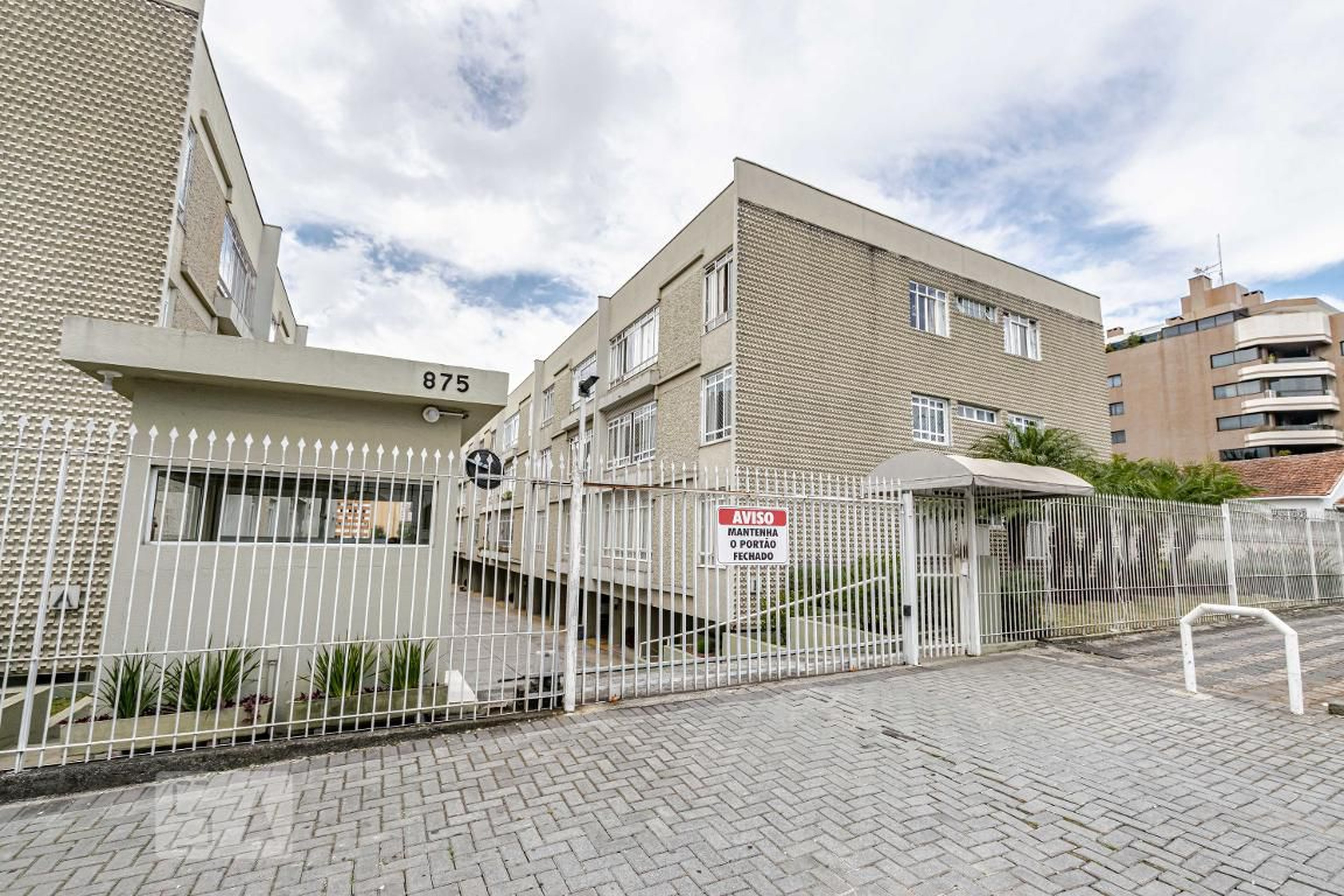 Fachada Condomínio em Rua Padre Agostinho, 875