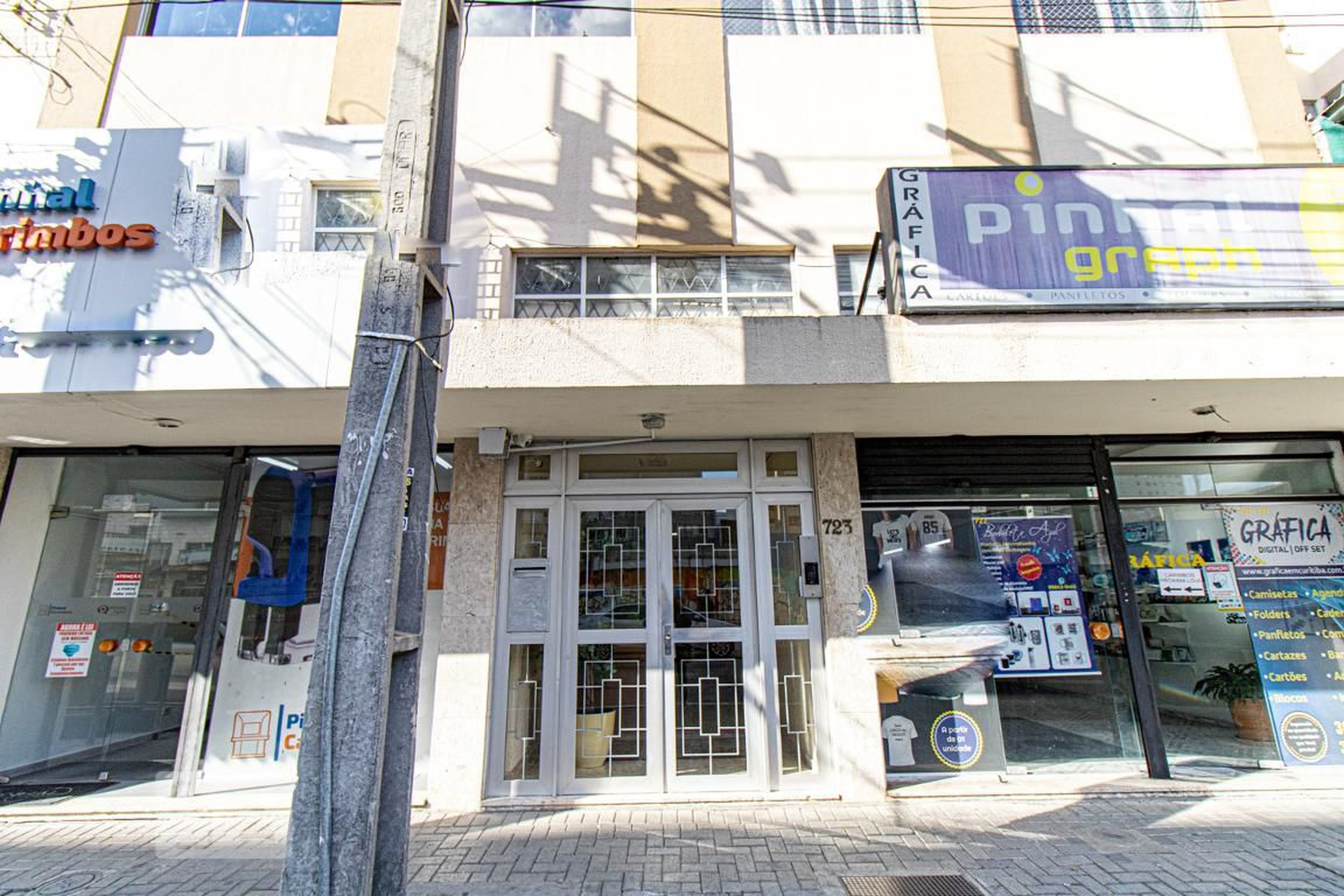 Fachada do Condomínio Edifício Dona Martar