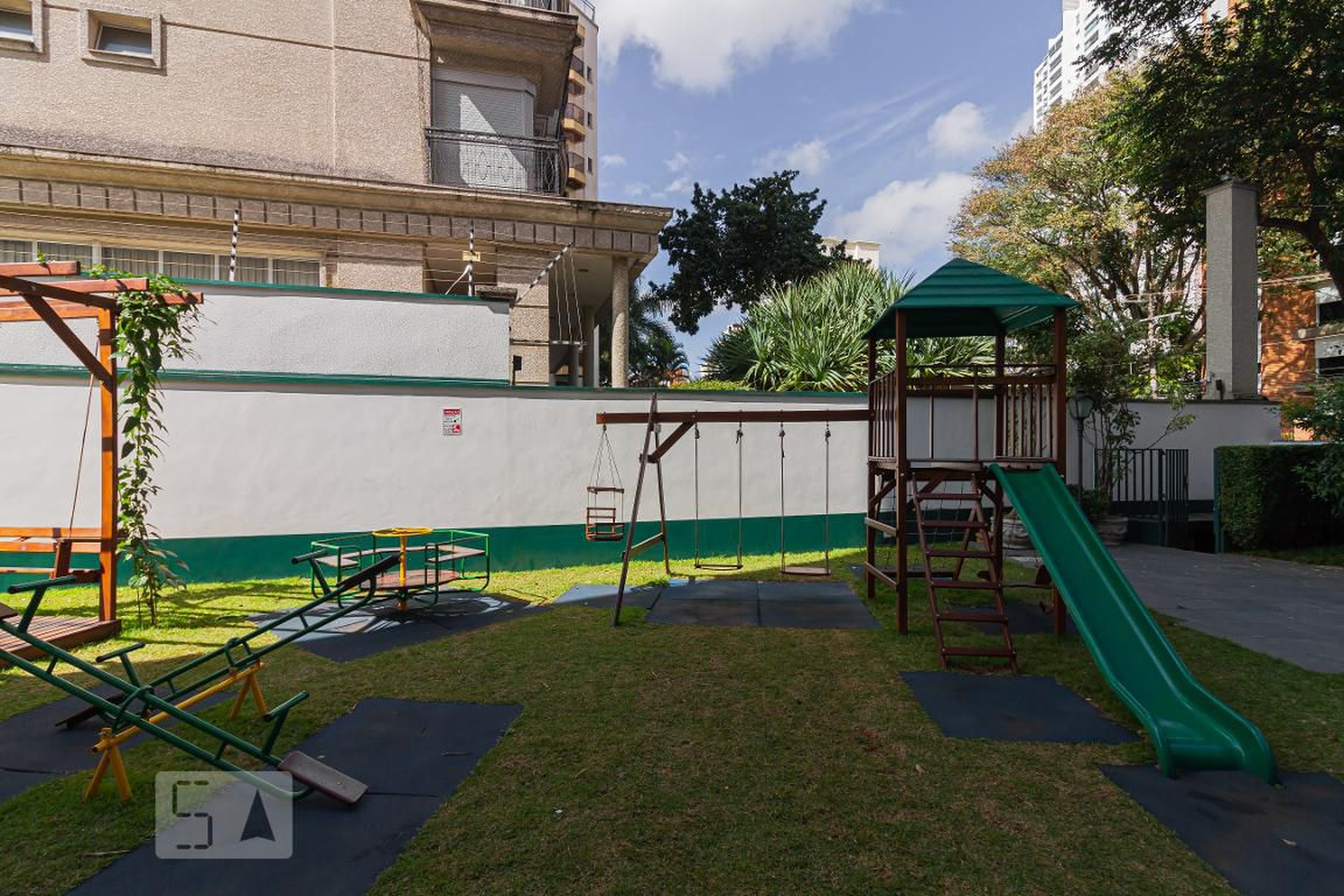 PLAYGROUND Condomínio em Rua Passo da Pátria, 1006