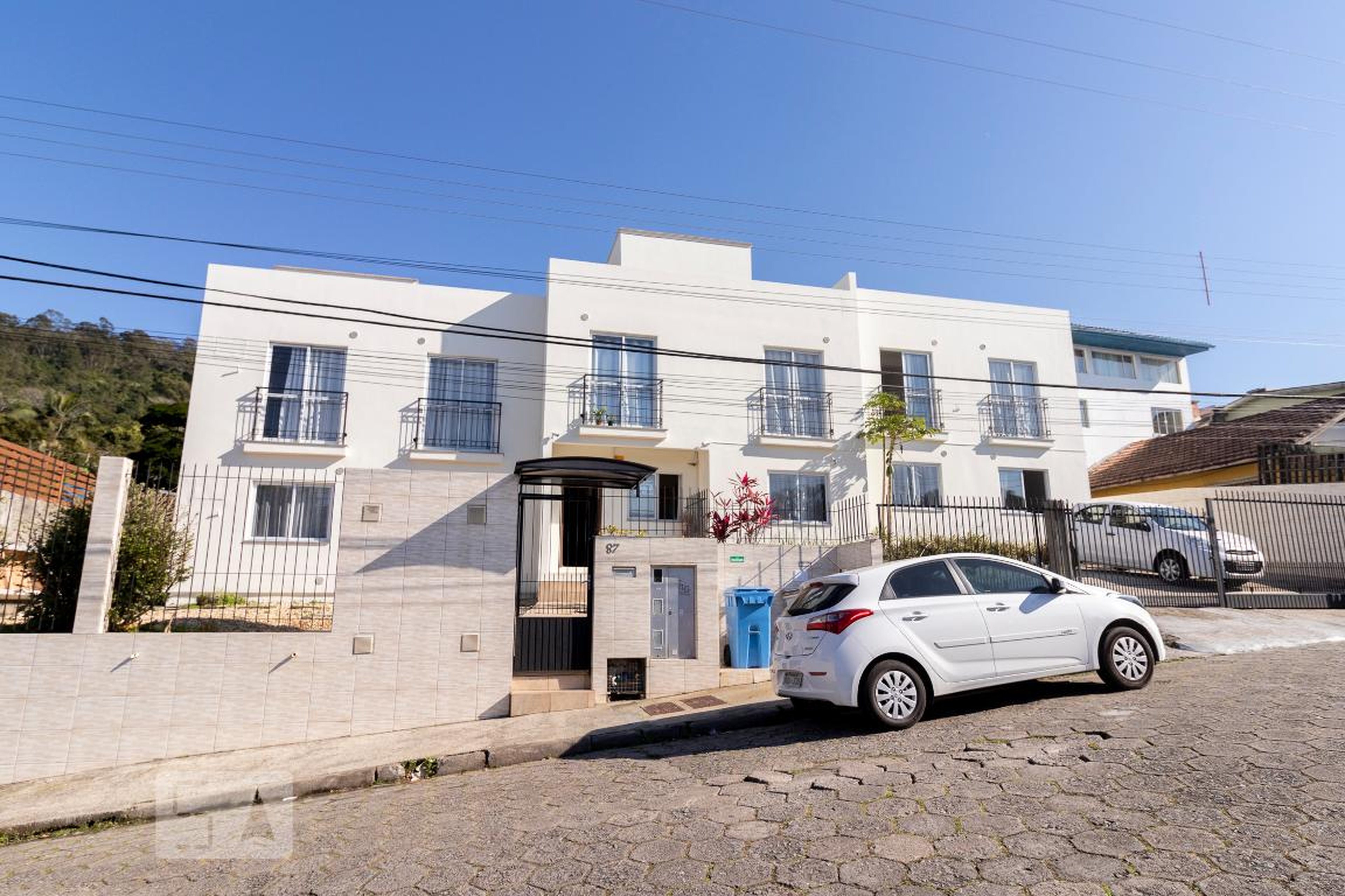 Fachada Condomínio em Rua Radialista Carlos Alberto Campos, 87