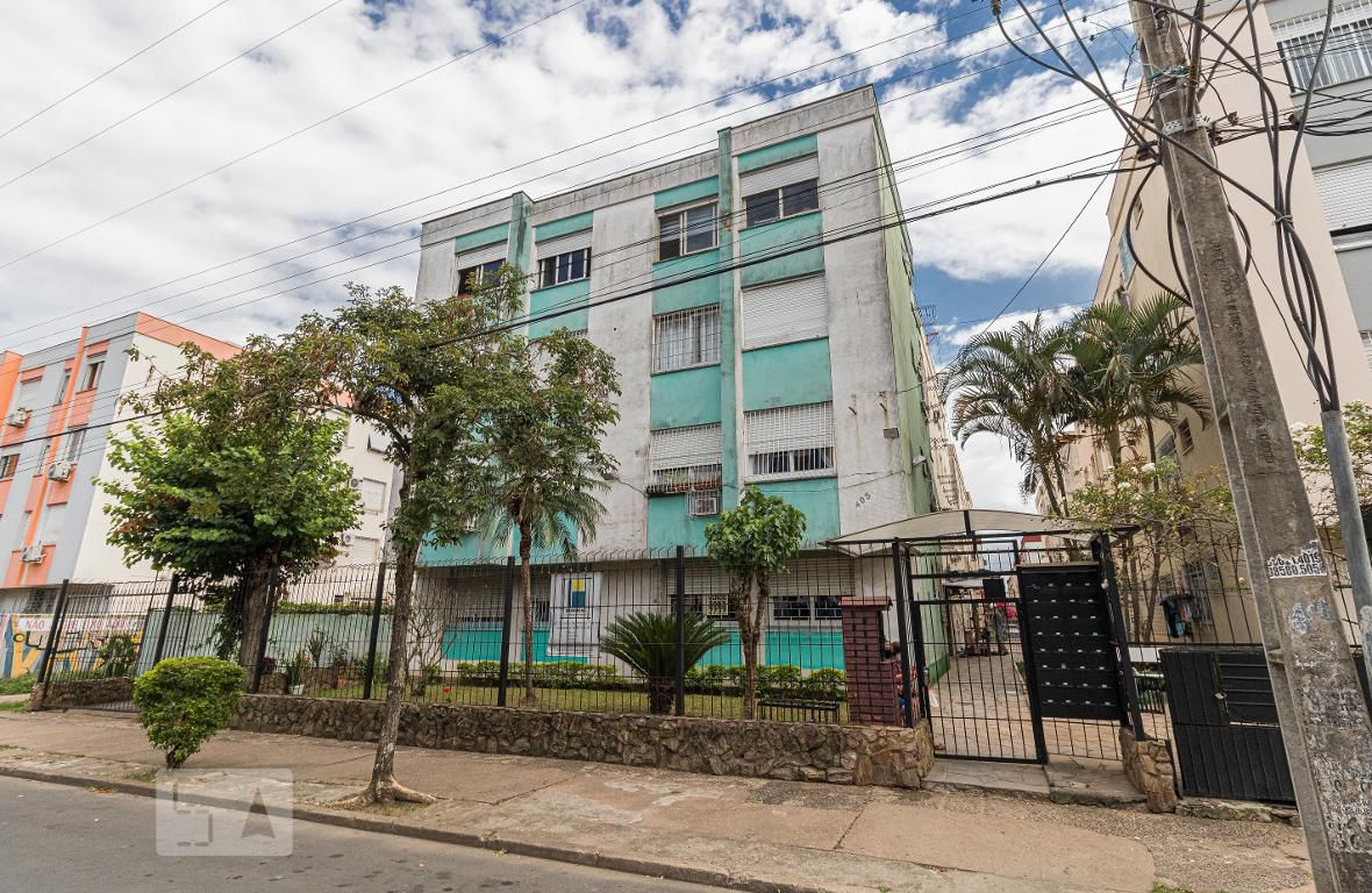 Fachada do Condomínio Condomínio em Rua Carlos Estevão, 405