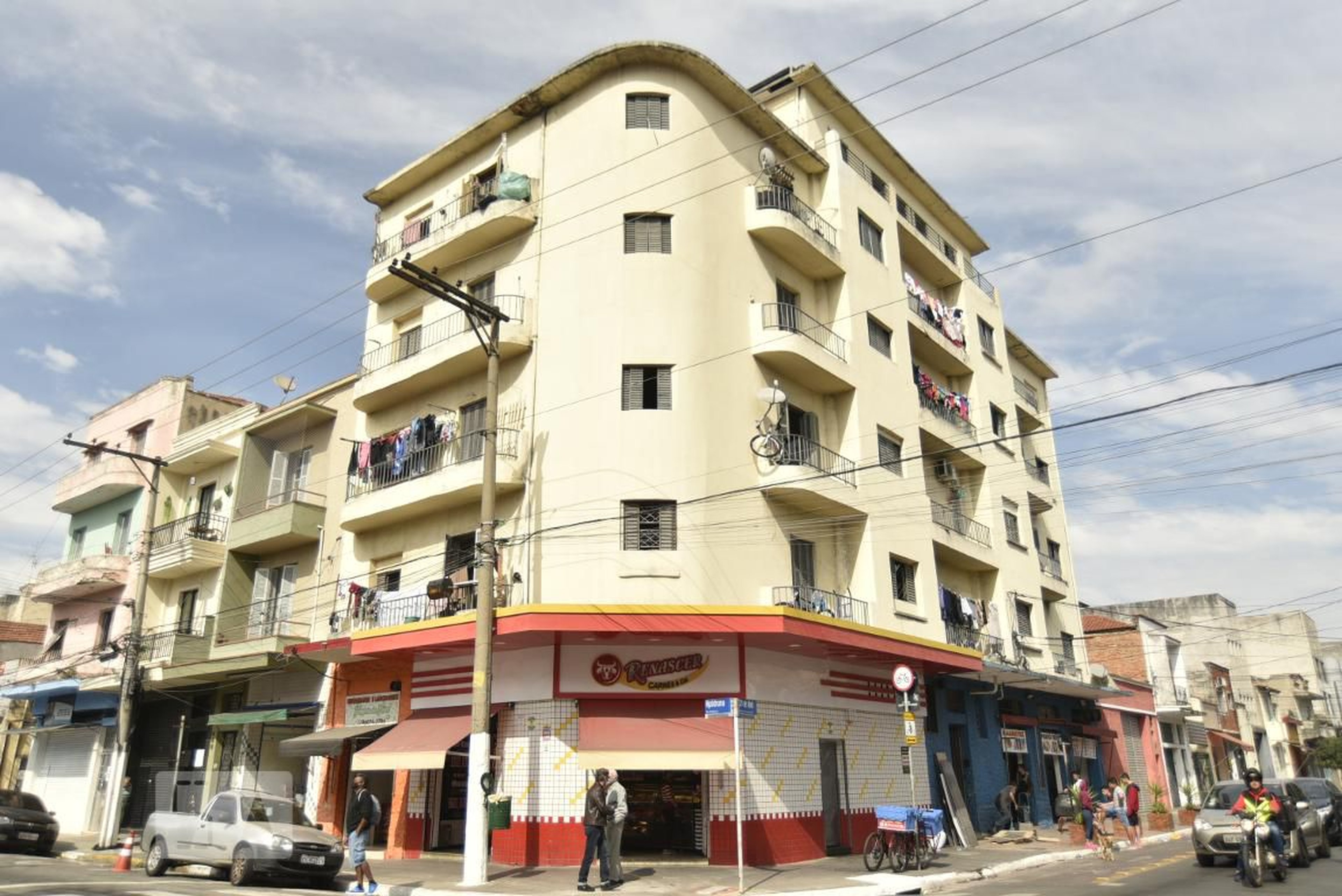 Fachada Condomínio em Rua 21 de Abril, 464