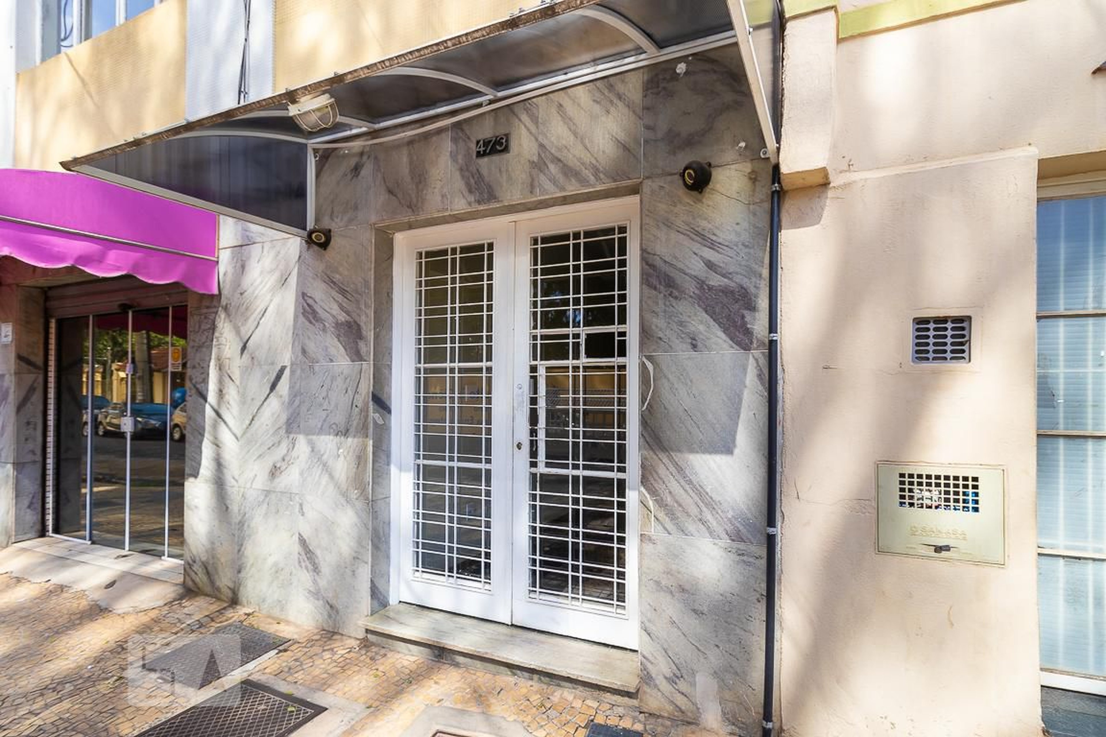 Fachada Condomínio em Rua Culto À Ciência, 474