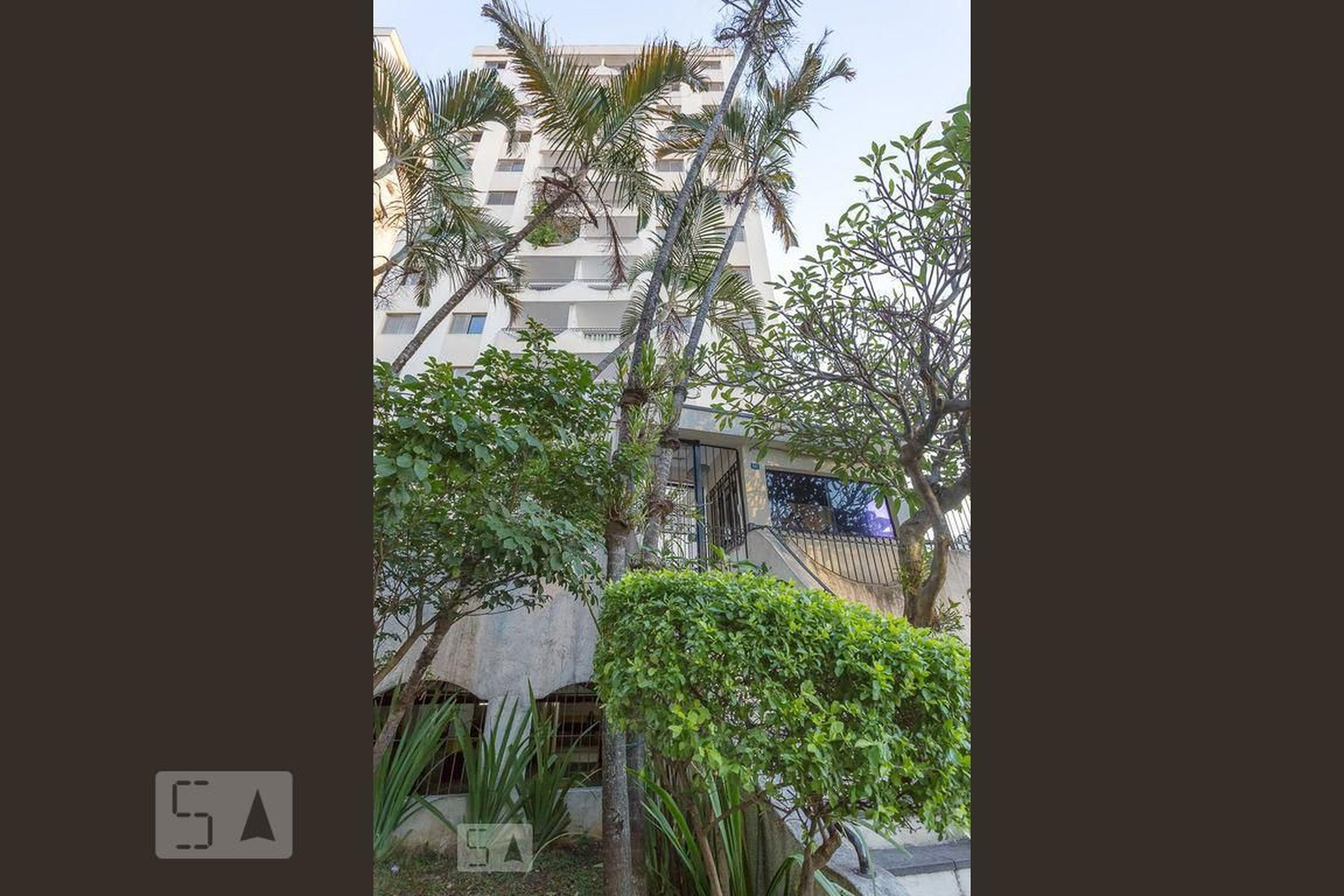 Fachada do Condomínio Edifício Felipe