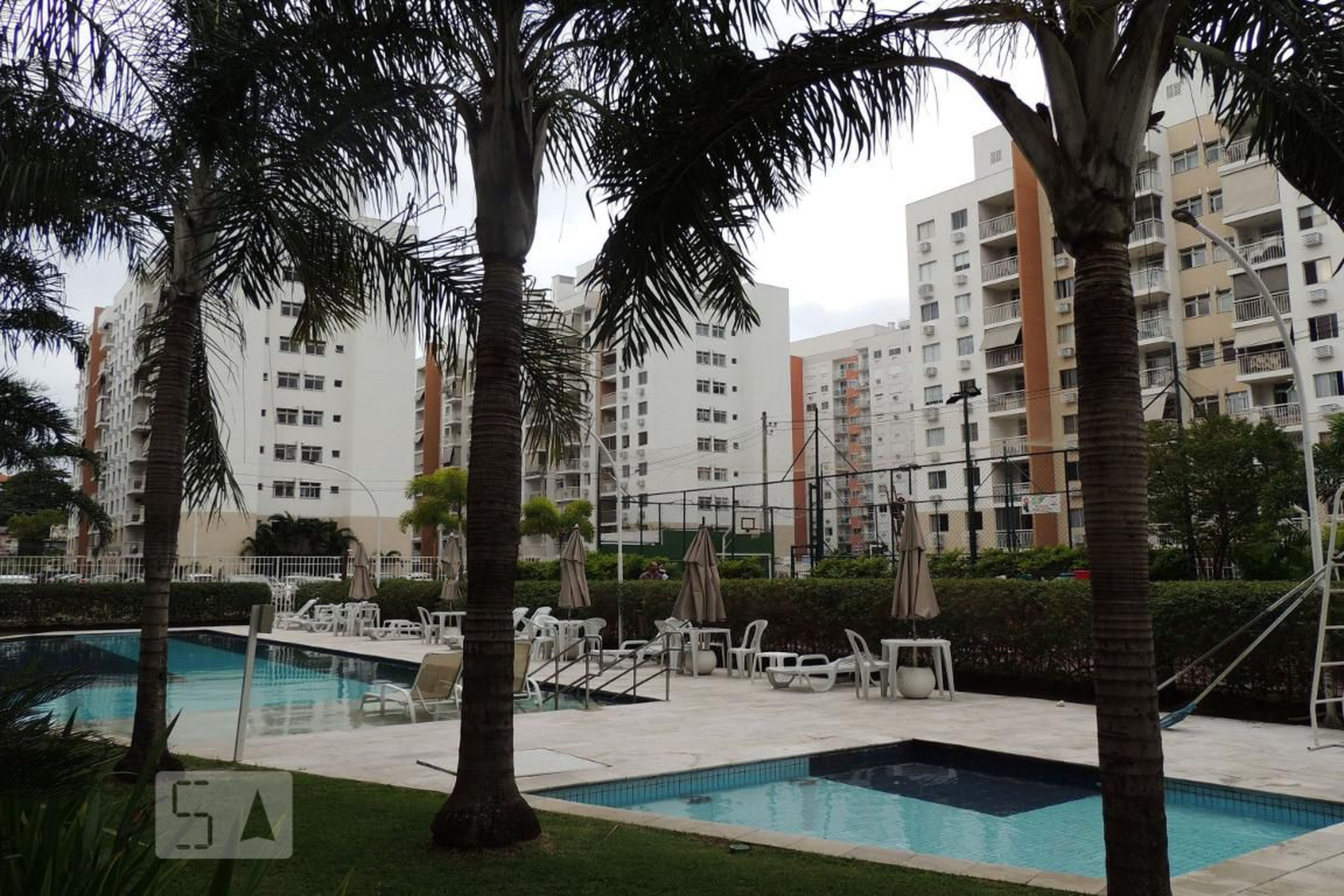 Piscina - Caminhos da Barra I