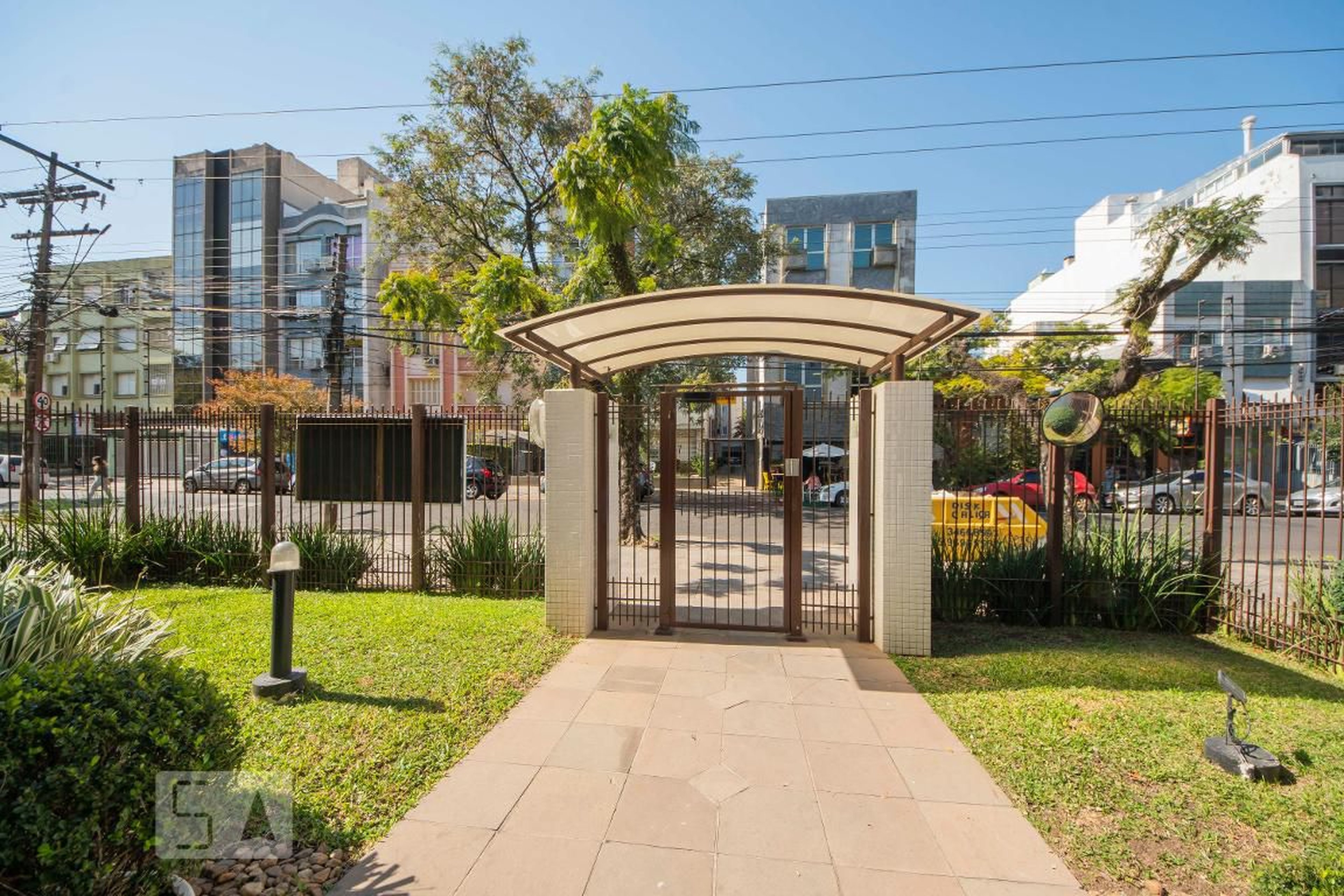 Fachada do Condomínio Edifício Carmel