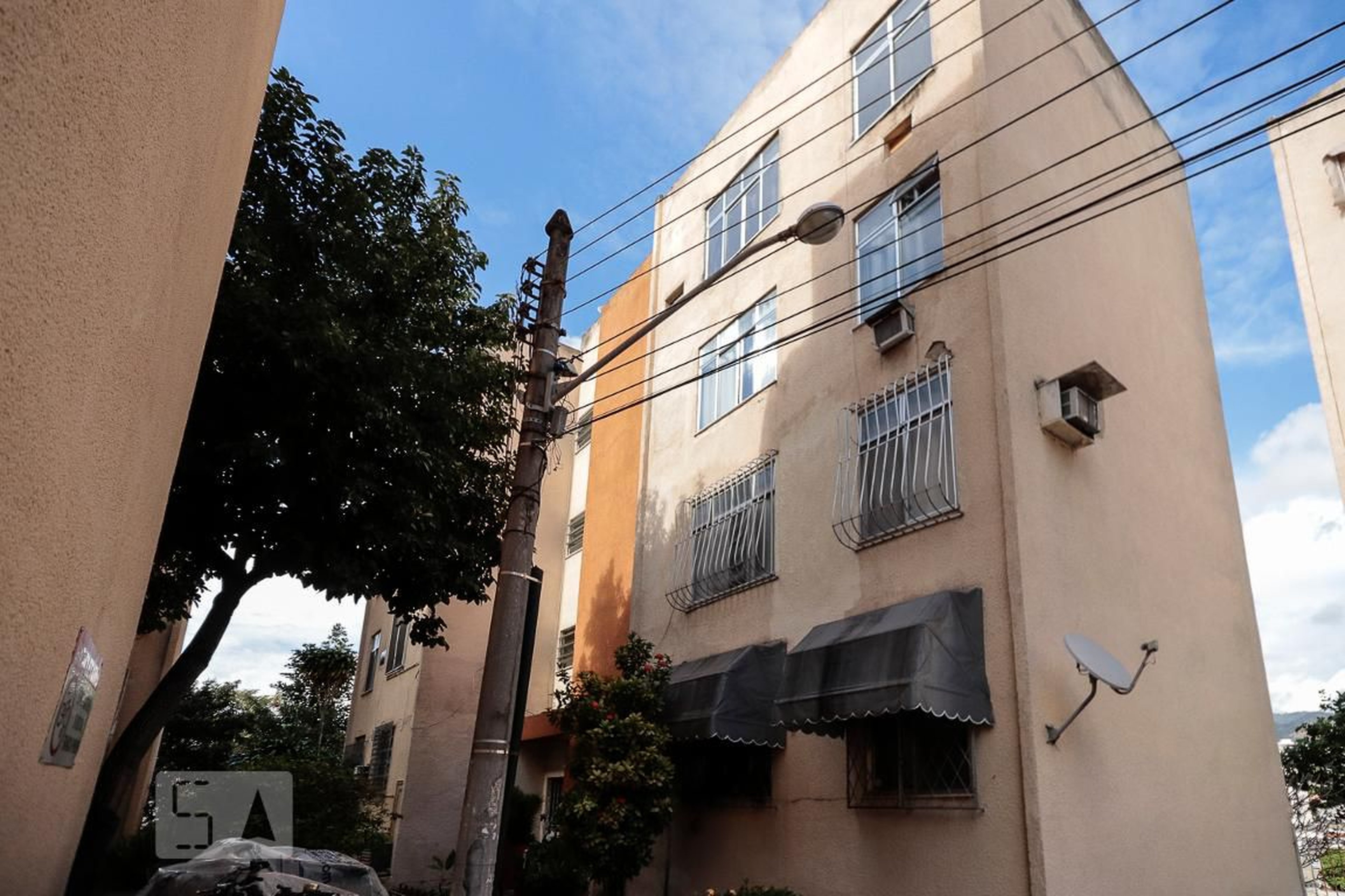 Fachada Condomínio em Rua Miguel Fernandes, 100