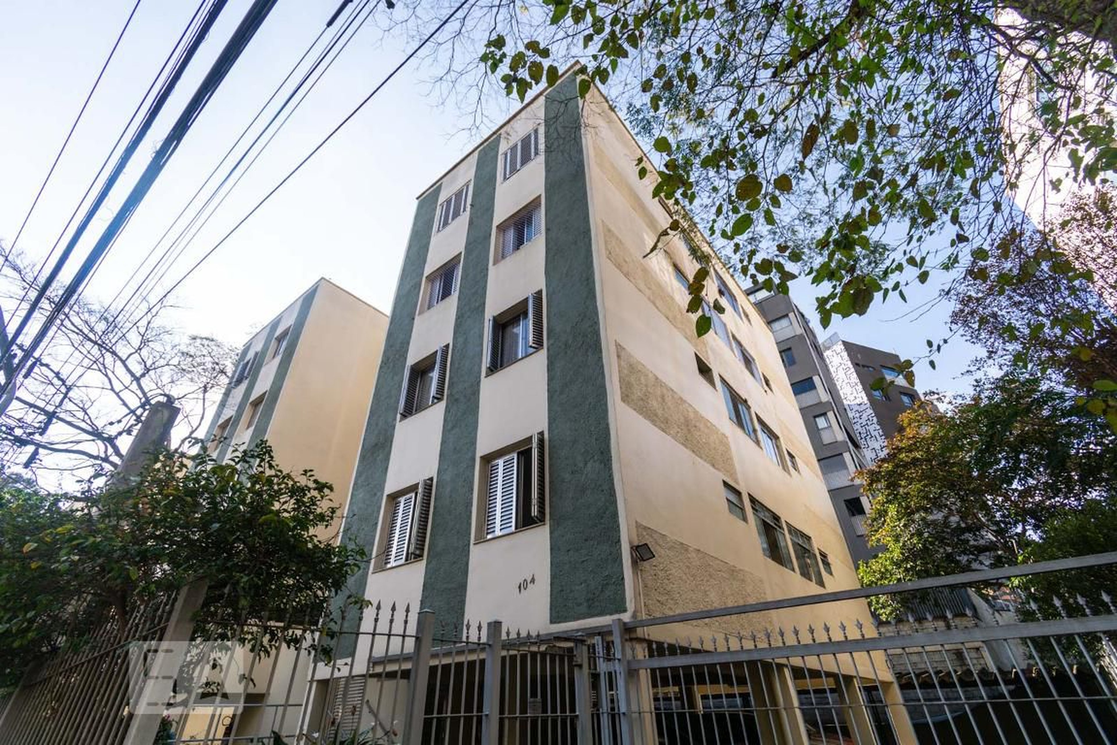 Fachada Condomínio em Rua João Miguel Jarra, 104