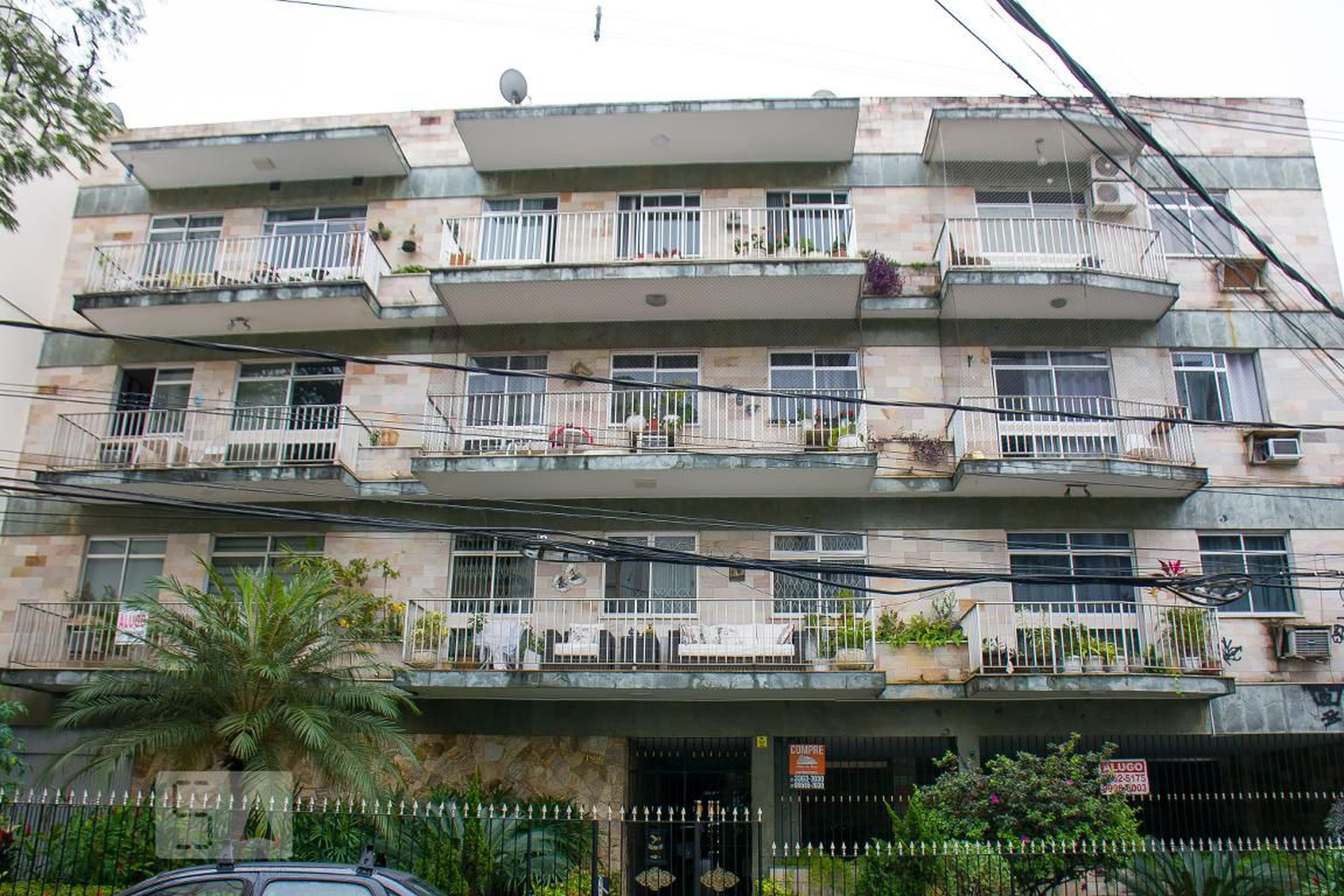 Fachada do Condomínio Condomínio Rua Itua
