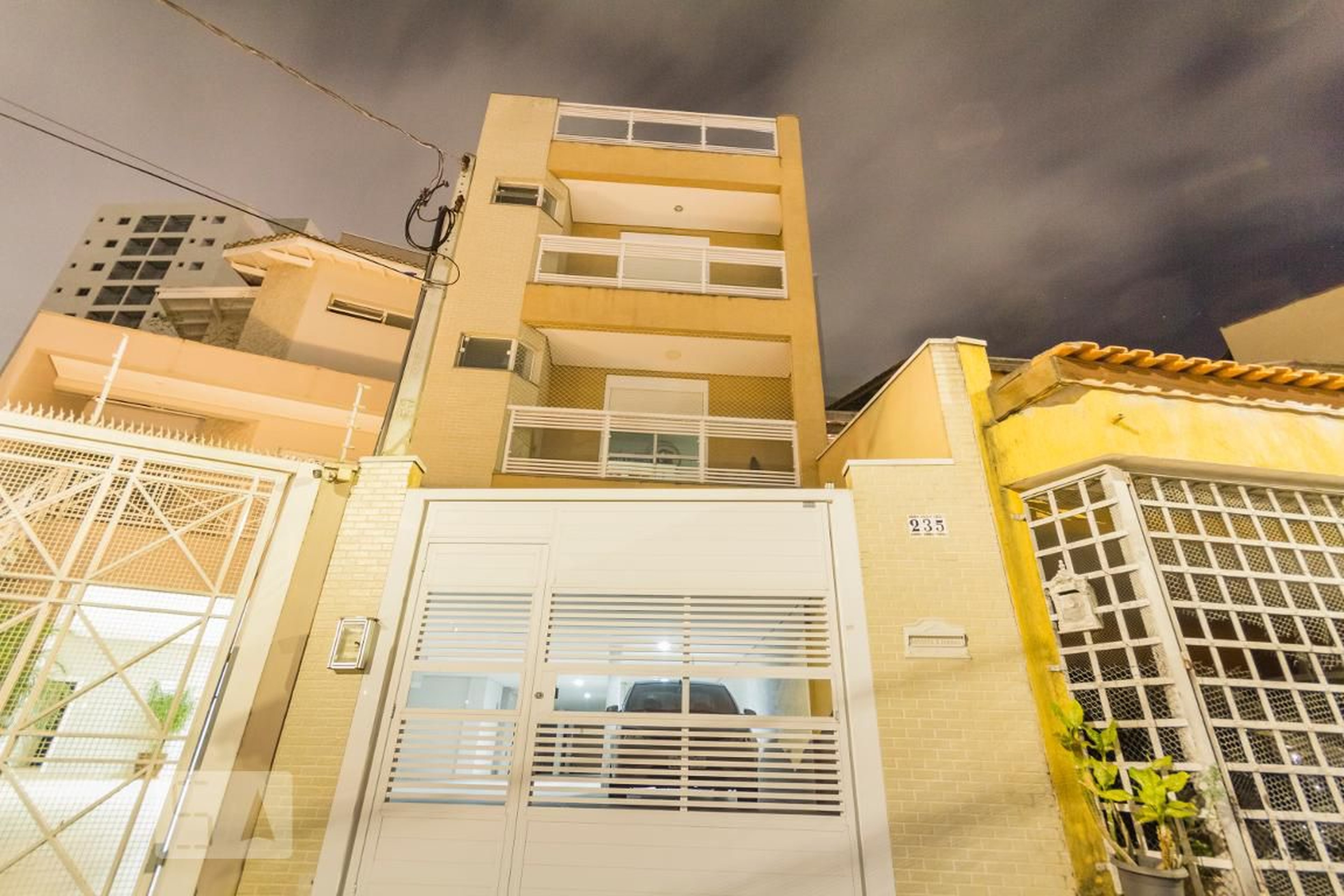 Fachada Condomínio em Rua Catanduva, 235