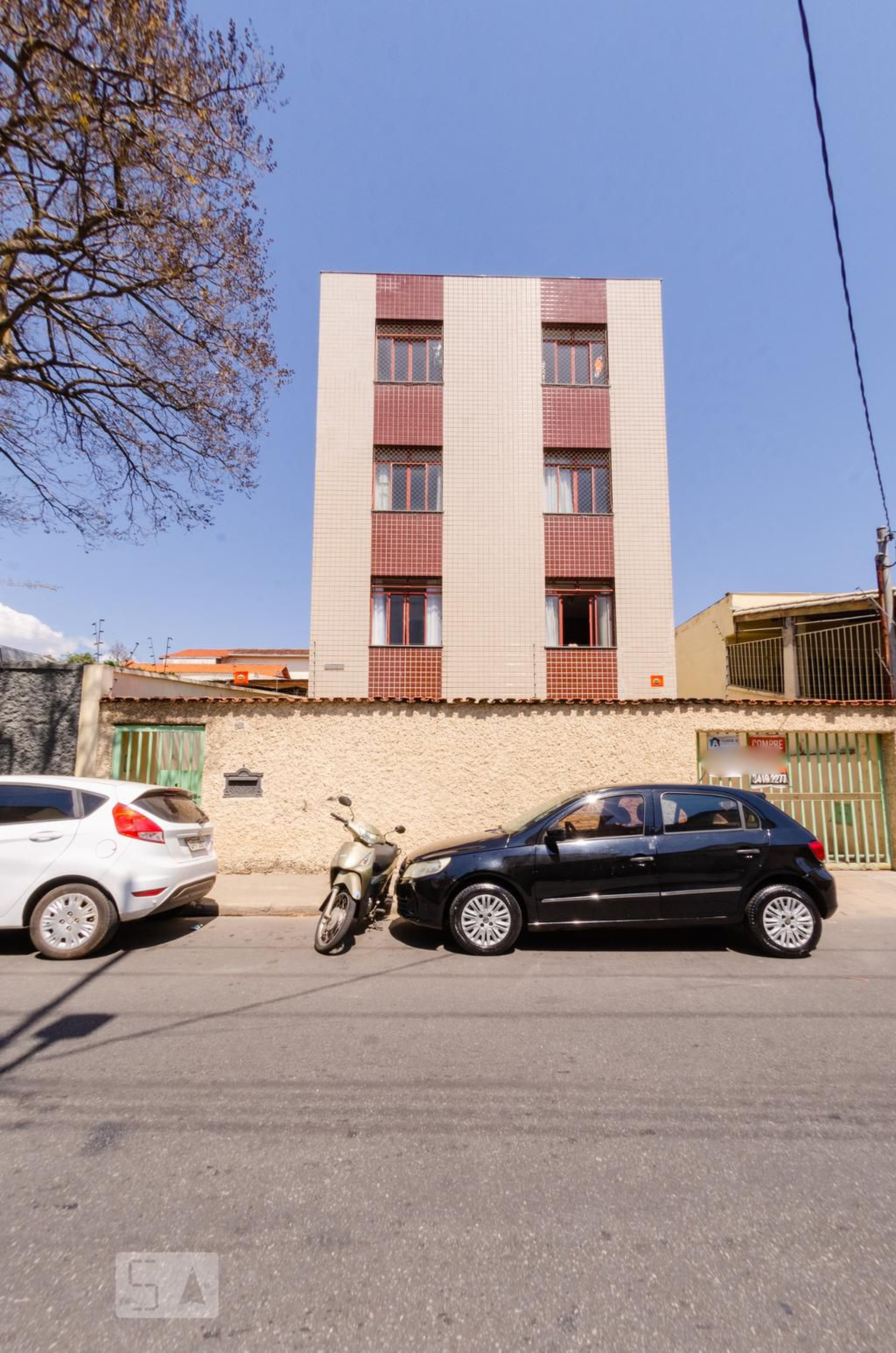 Fachada Condomínio em Rua Mariano Procópio, 781