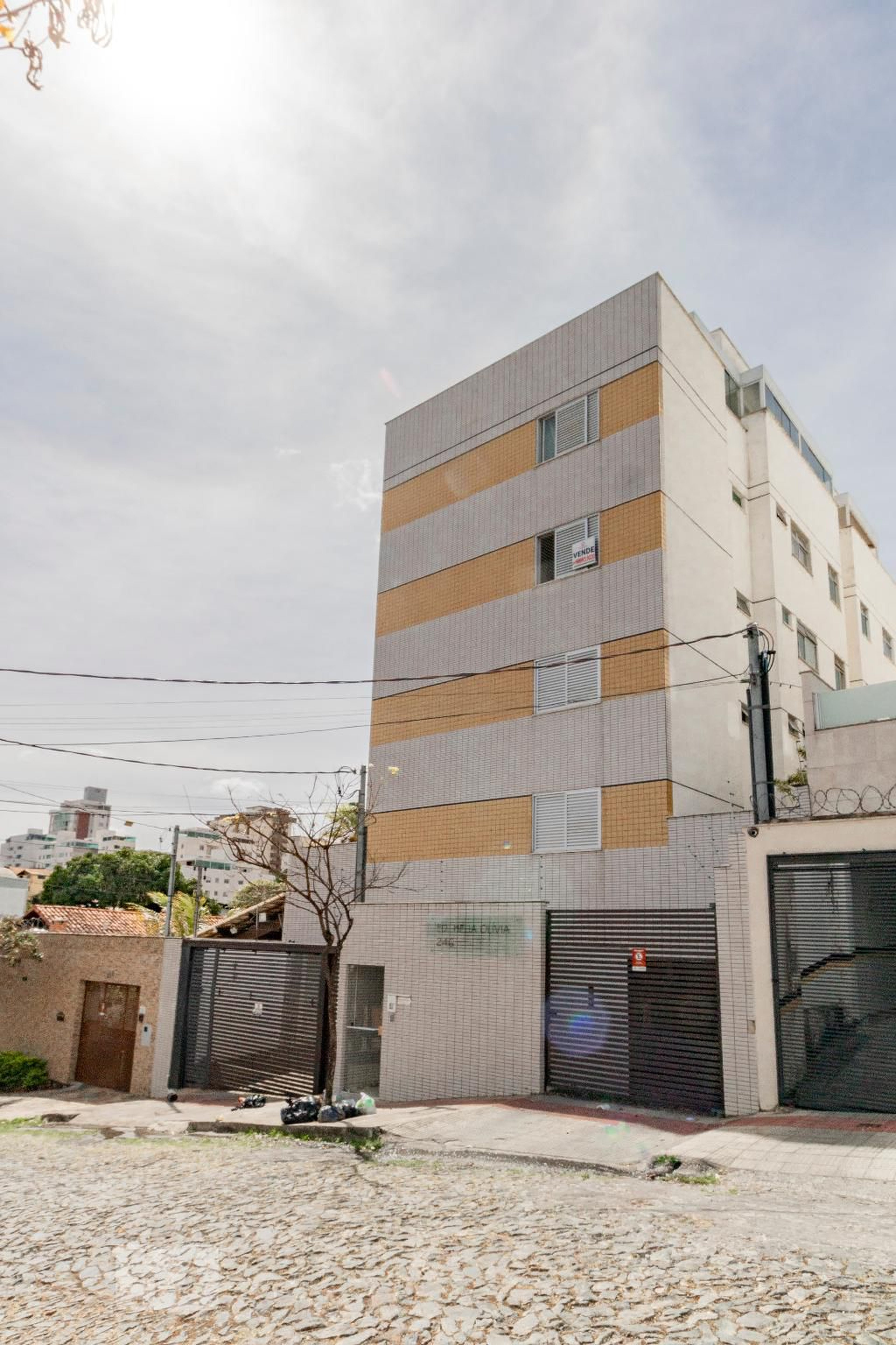 Fachada Condomínio em Rua Carmésia, 246