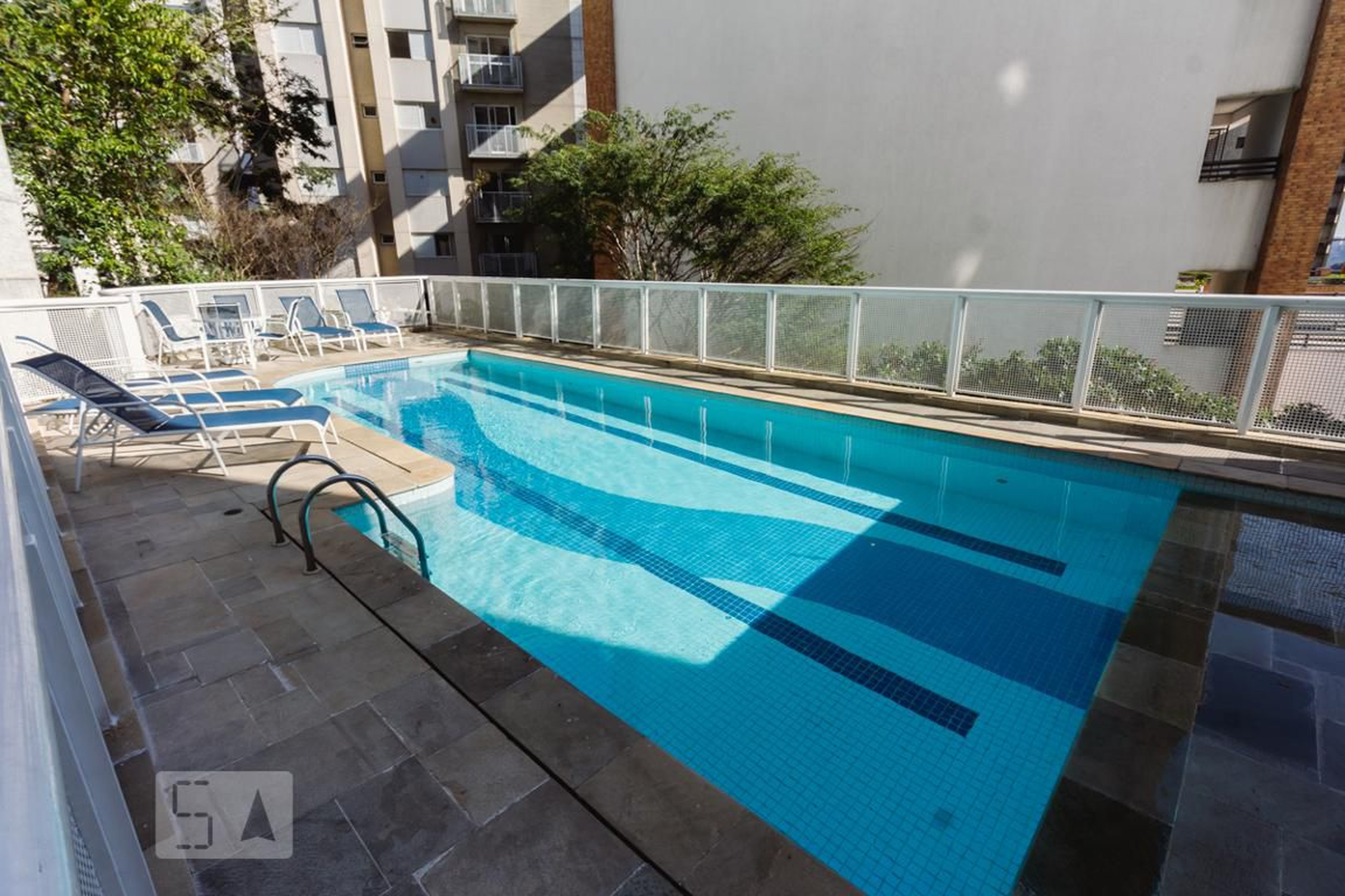 Piscina - Edifício Les Genuines