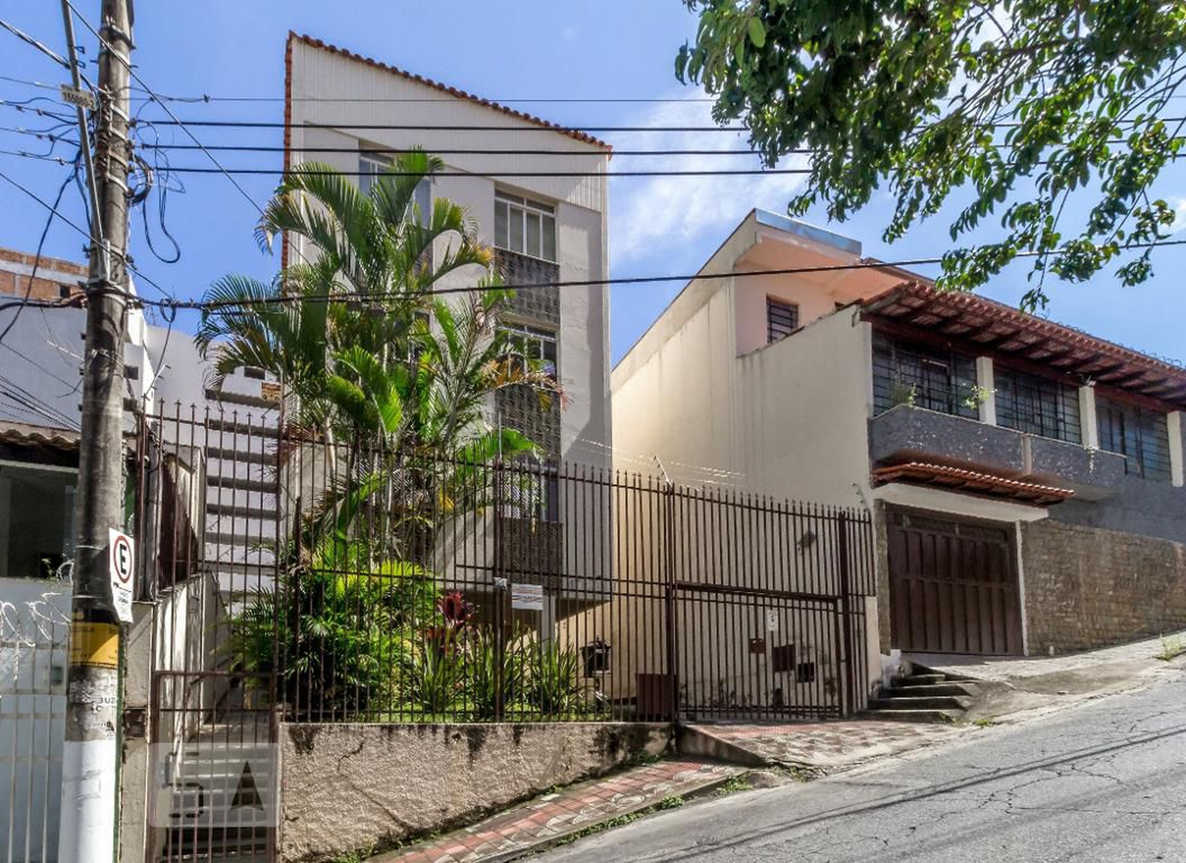Fachada Condomínio em Rua Bambuí, 1090