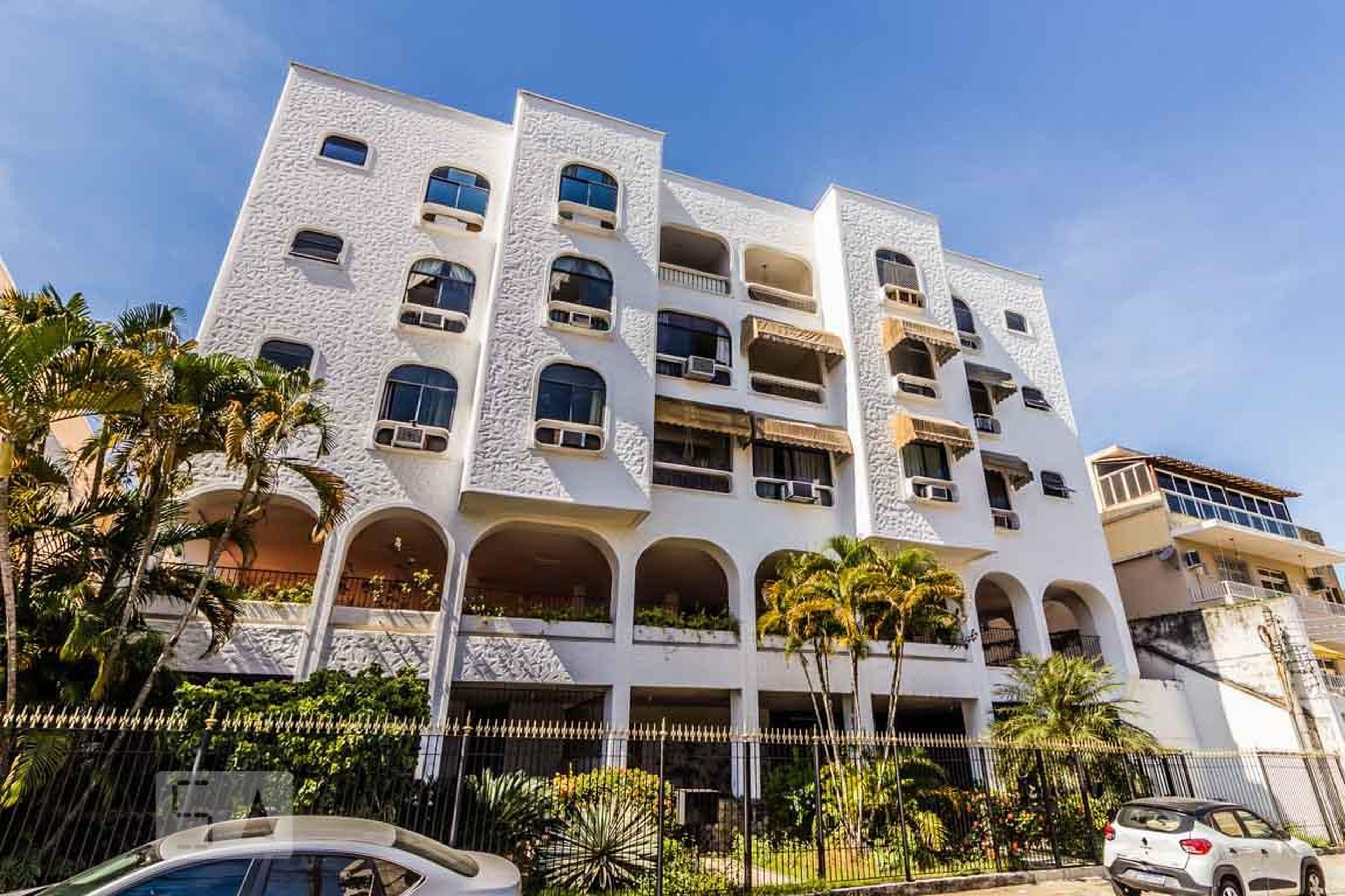 Fachada do Prédio Condomínio em Rua Pinto Alpoim, 434