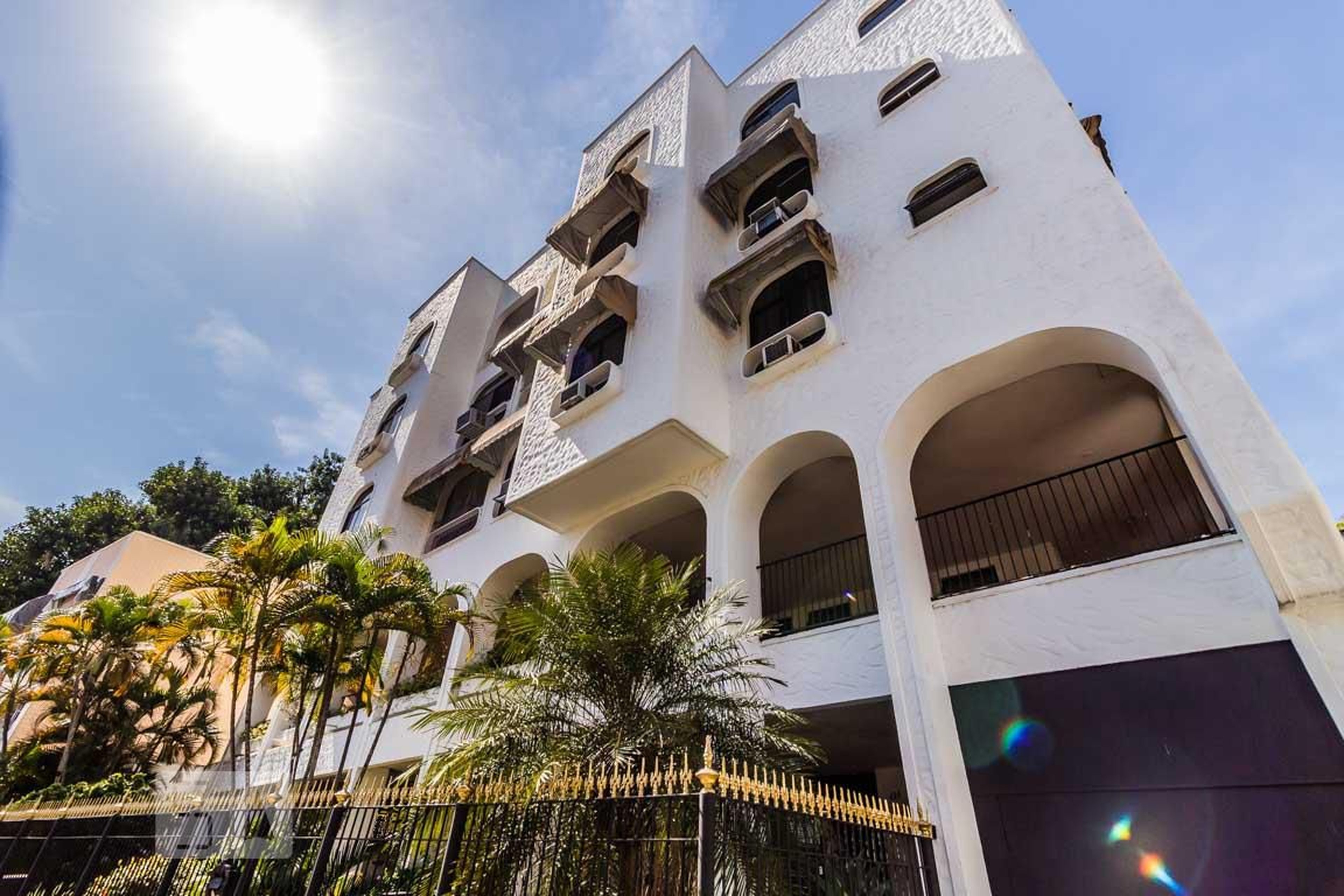 Fachada do Prédio Condomínio em Rua Pinto Alpoim, 434