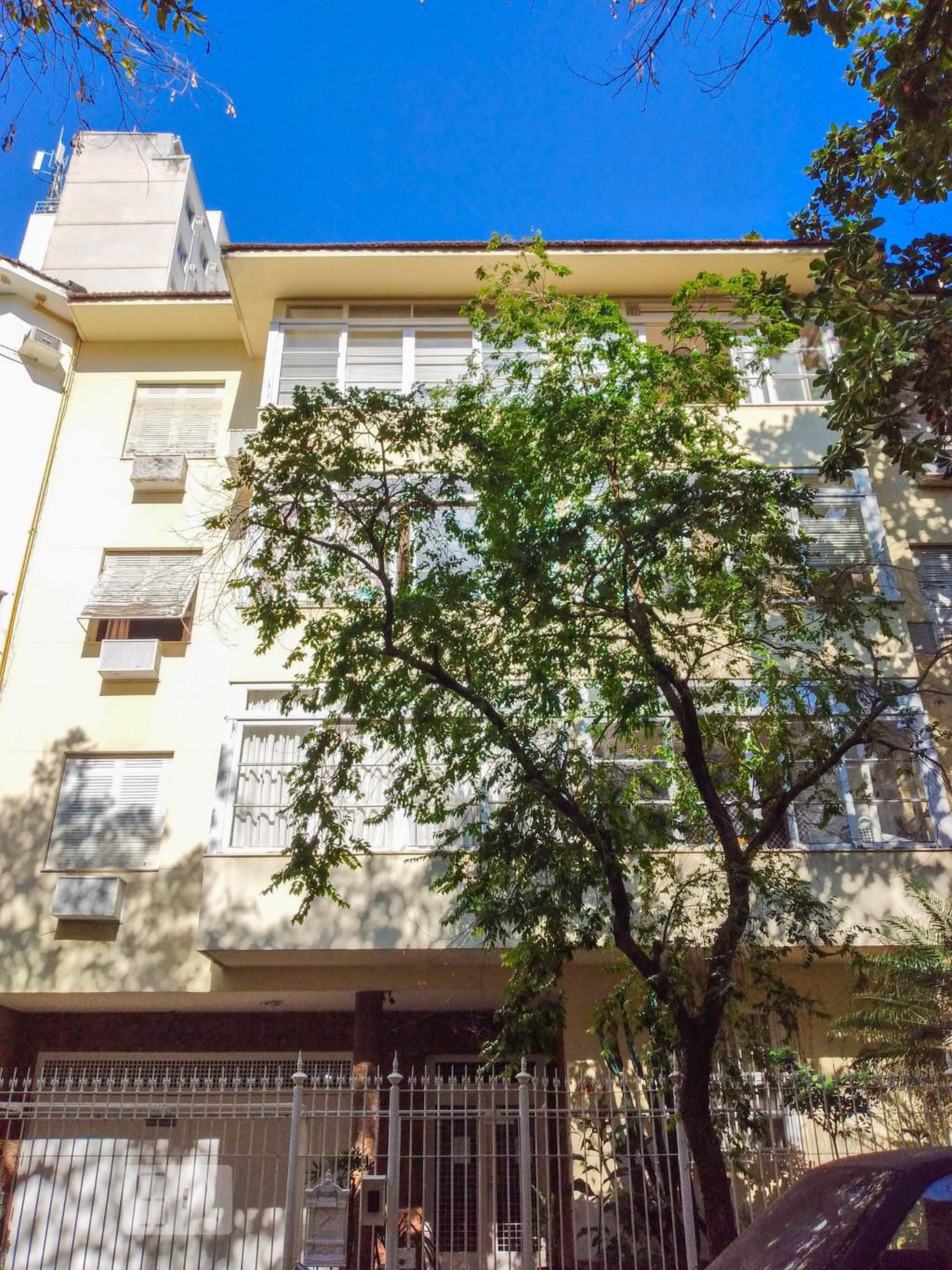 Fachada Condomínio em Rua Maestro Francisco Braga, 532