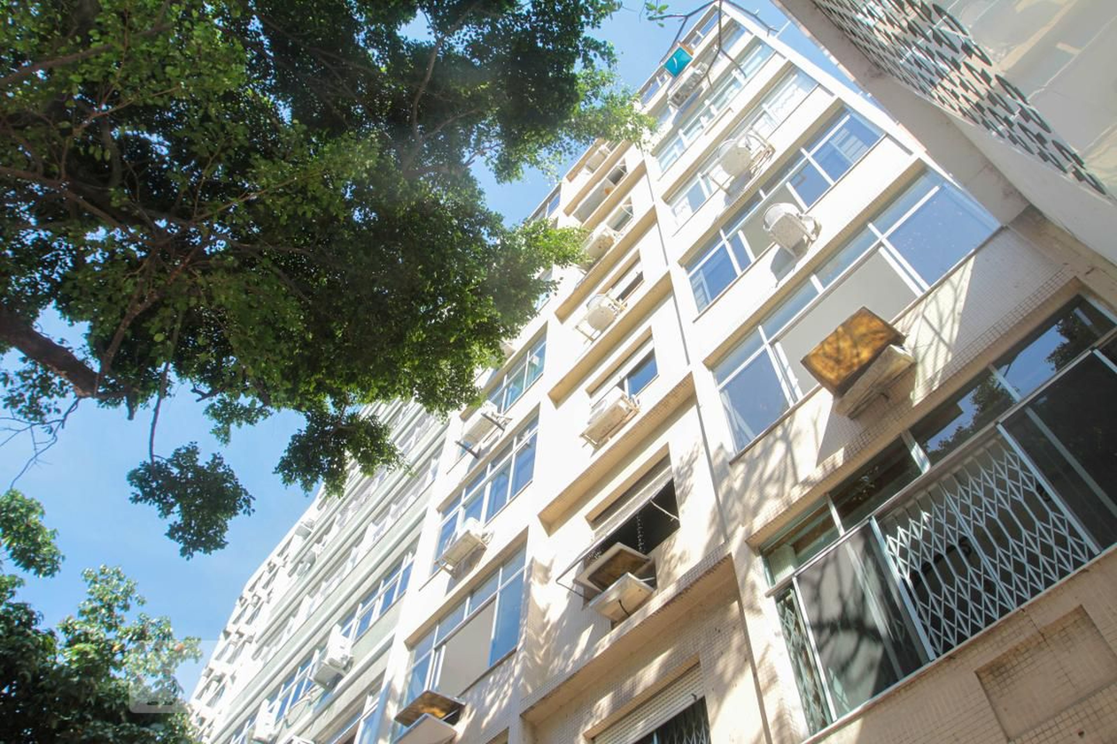 Fachada do Prédio Condomínio em Rua Visconde de Pirajá, 317