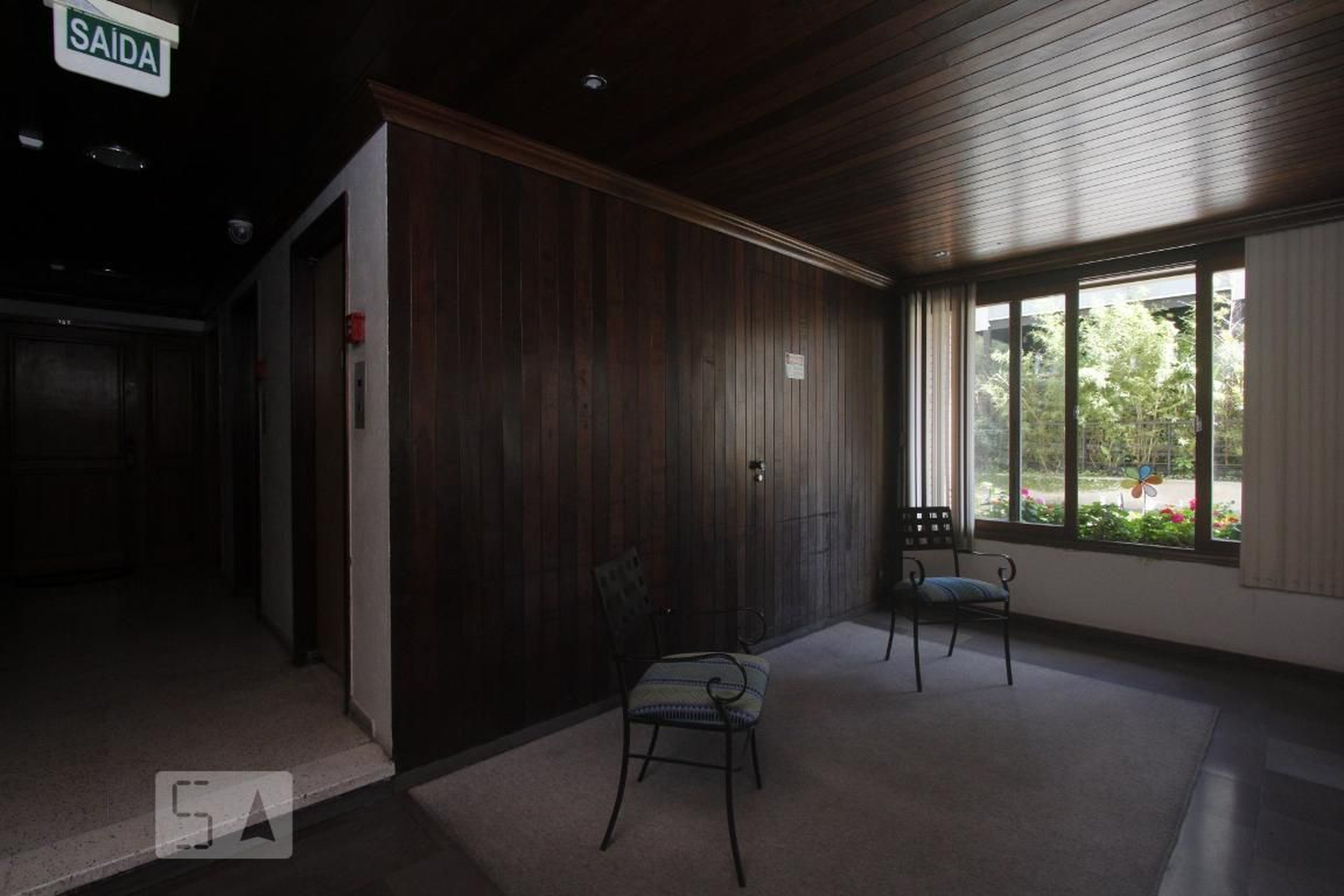 HALL DE ENTRADA Condomínio em Rua 24 de Outubro, 1221