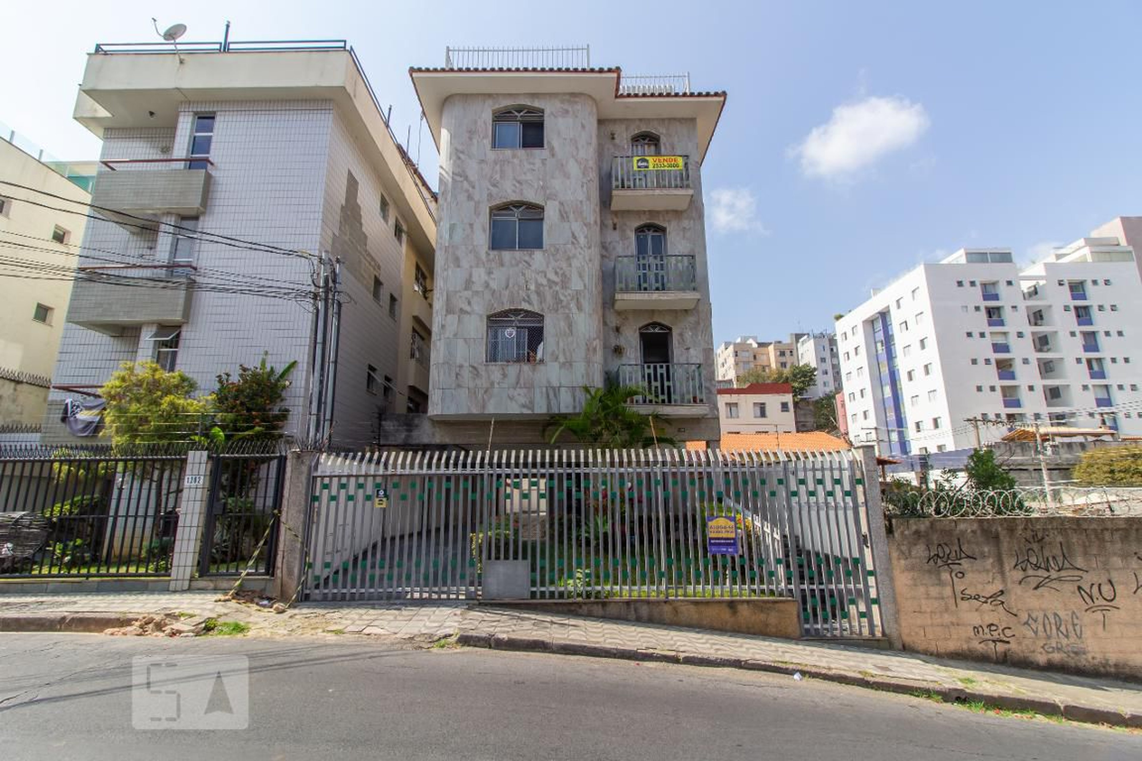 Fachada Condomínio em Rua João Gualberto Filho, 1192