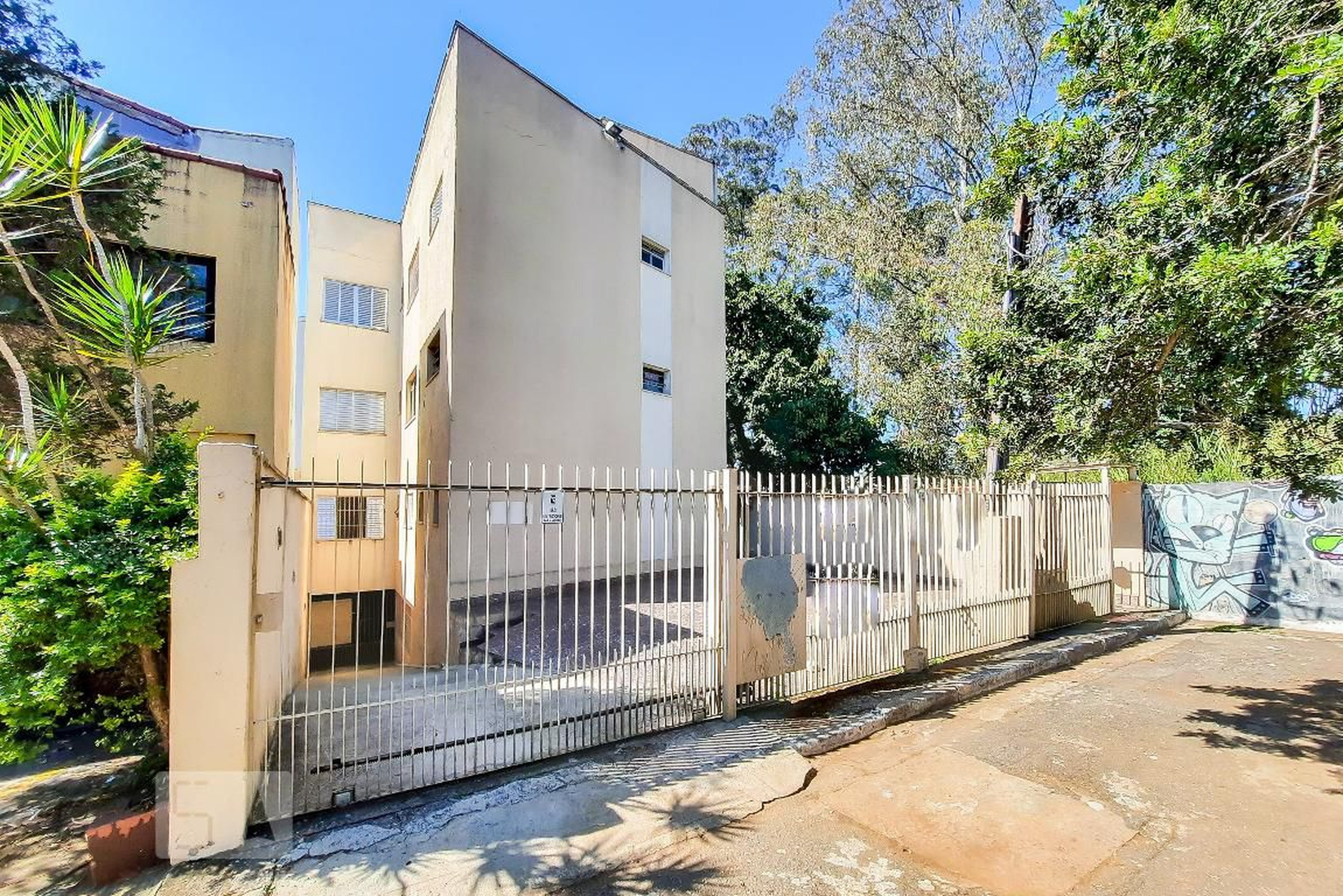 Fachada do Condomínio Condomínio Columbia