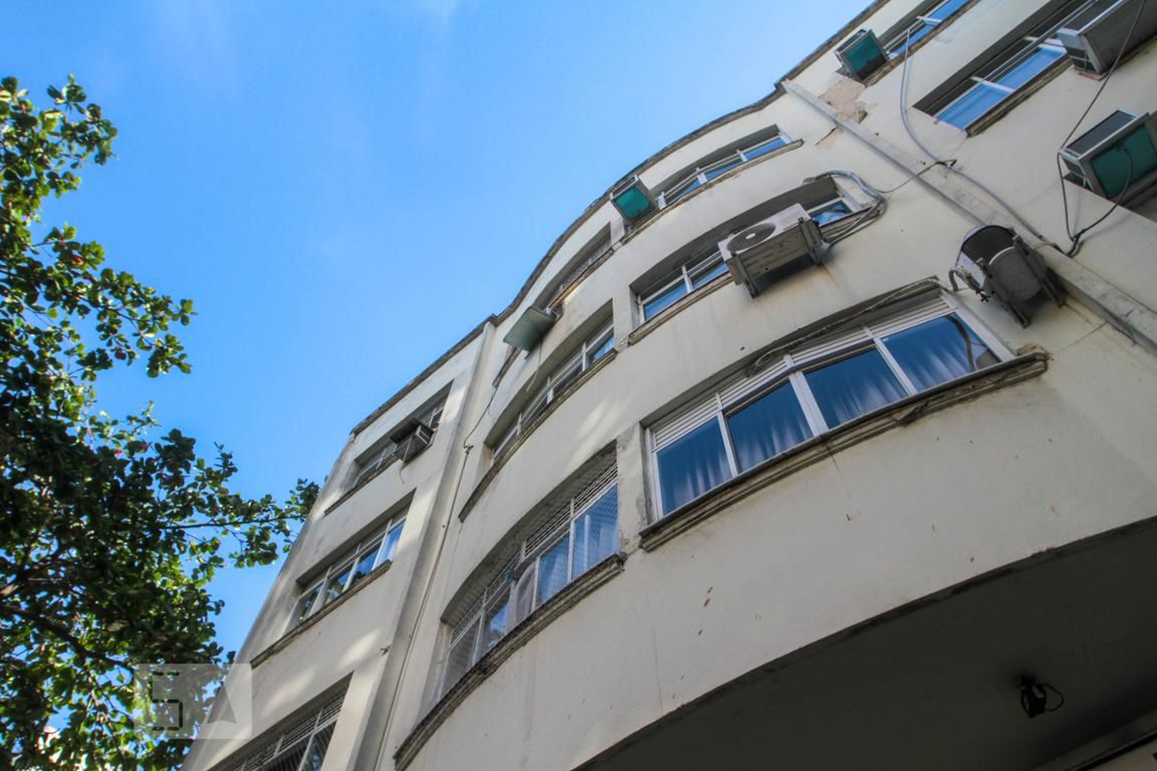 Fachada do Prédio Condomínio em Rua Teixeira de Melo, 77
