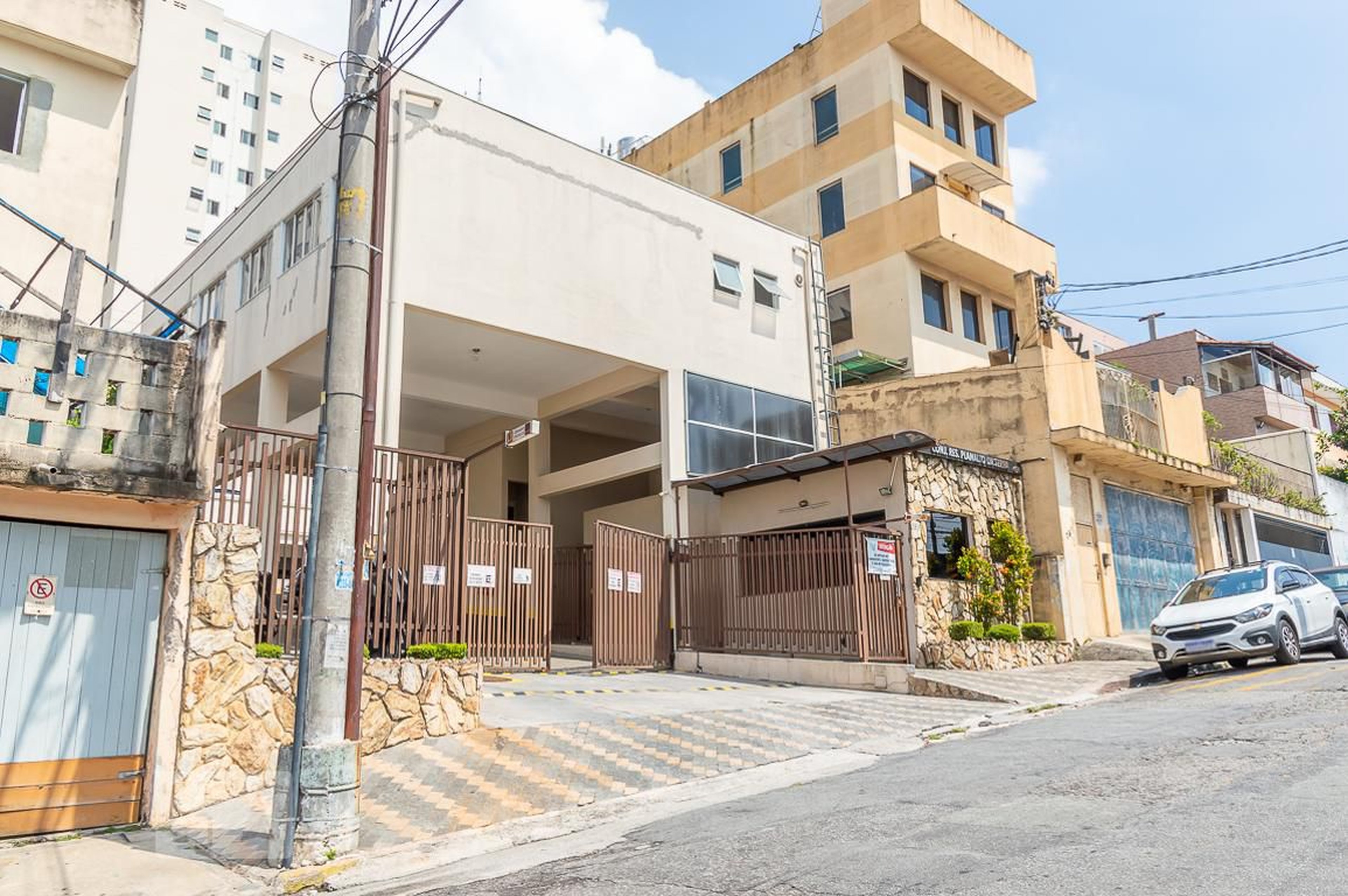 Fachada Condomínio em Rua Kara, 691