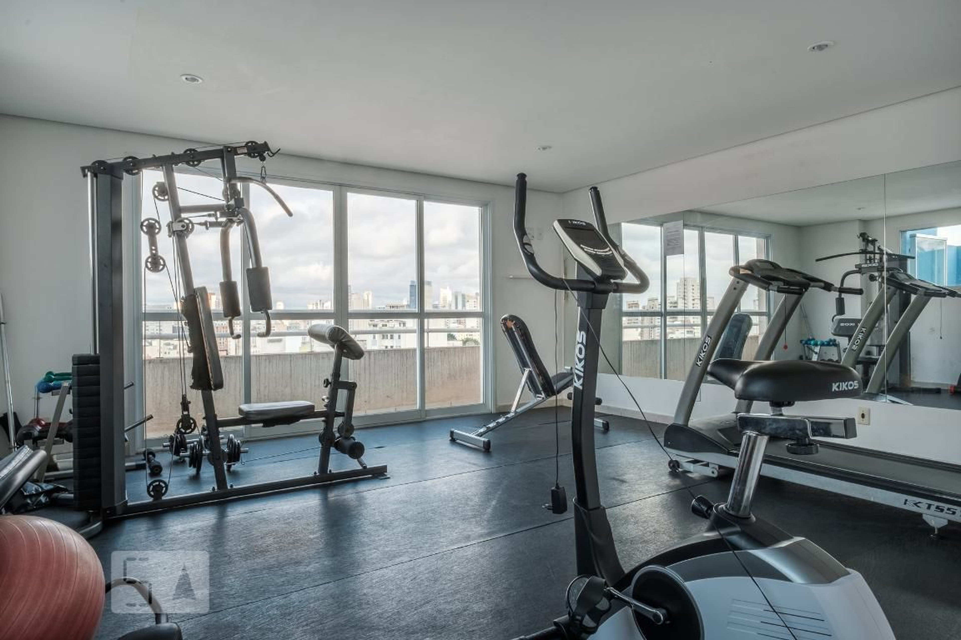 Academia - Estilo Campos Eliseos