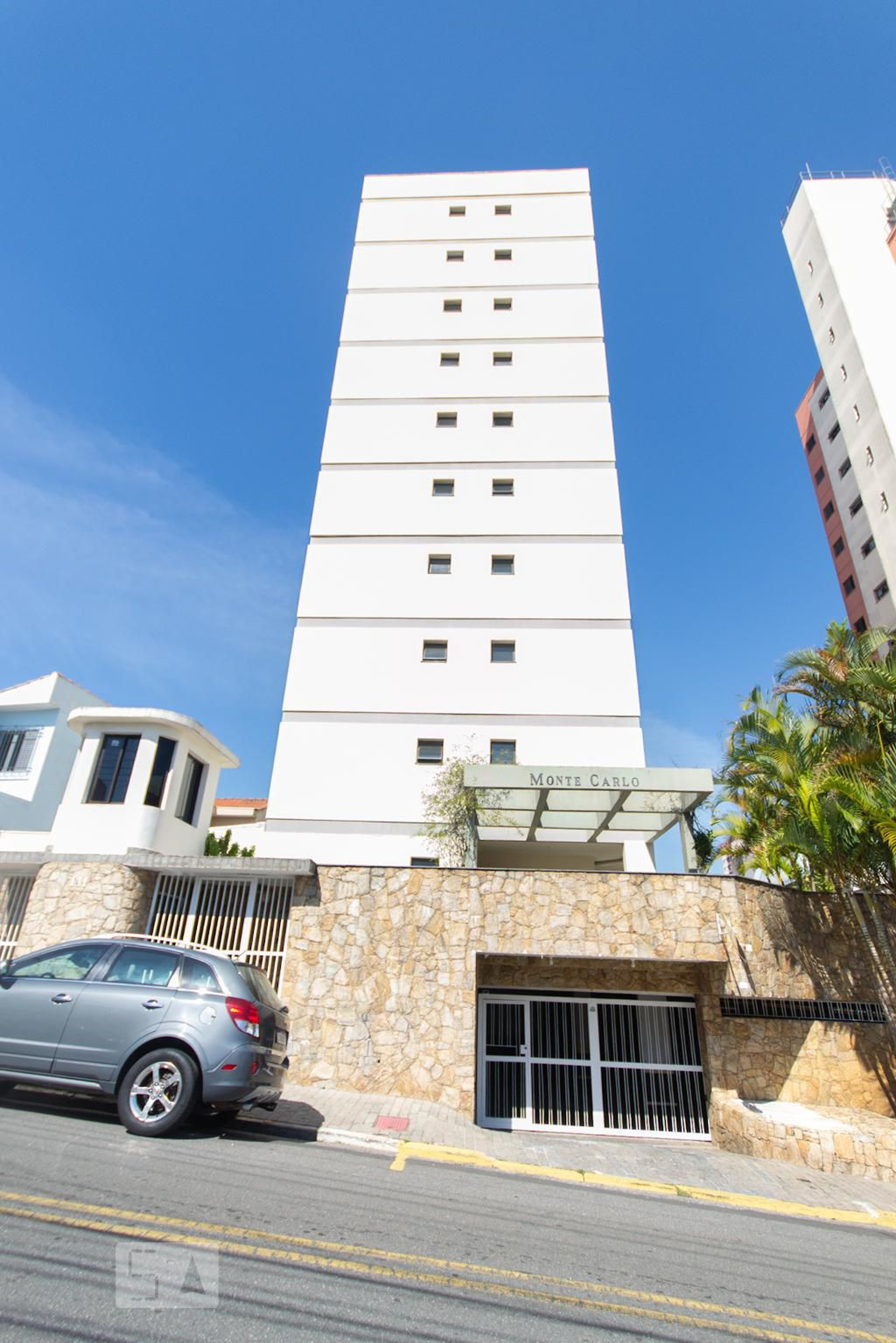 Fachada Condomínio em Rua Miguel Arco E Flecha, 111