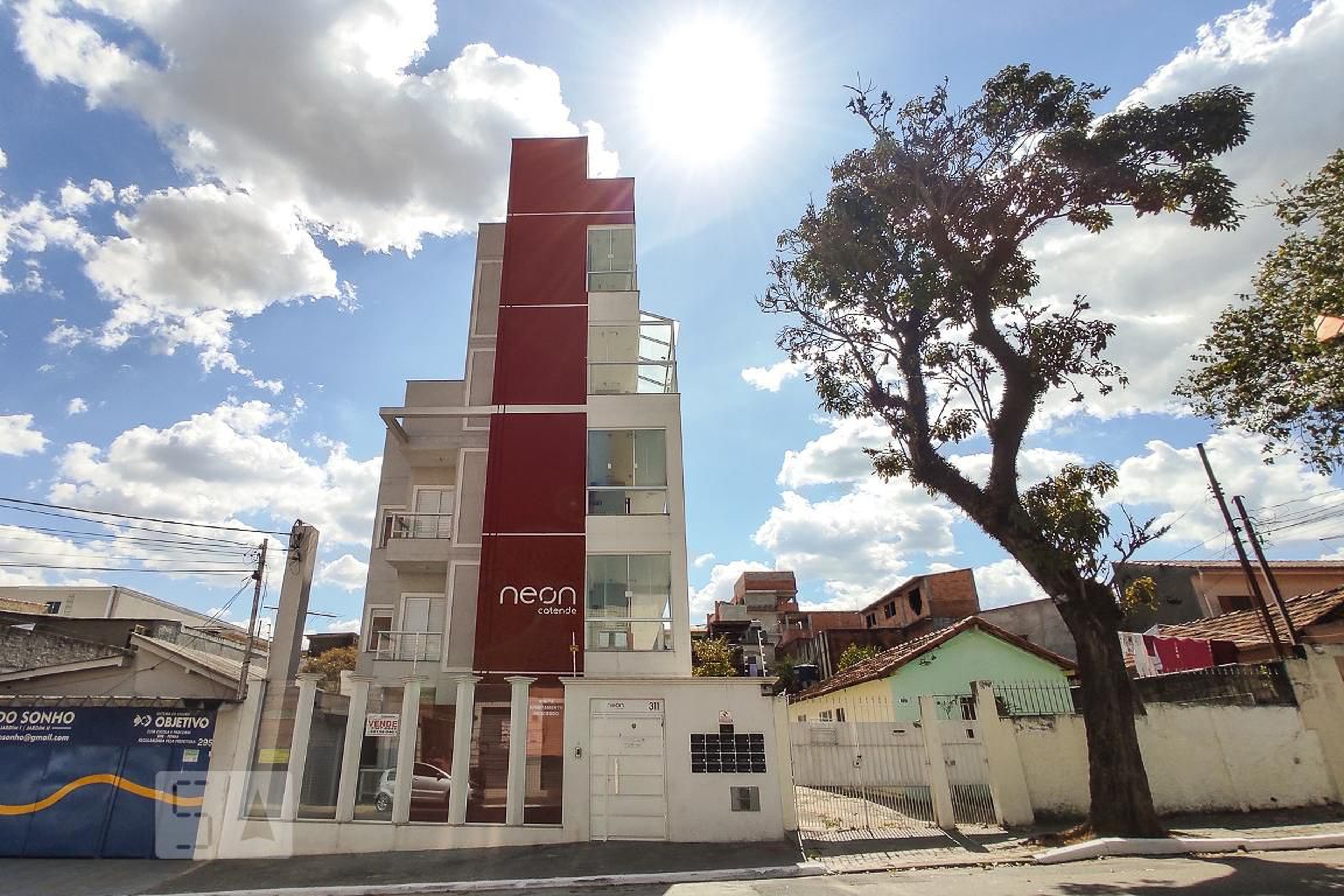 Fachada do Condomínio Condomínio Neon Catende