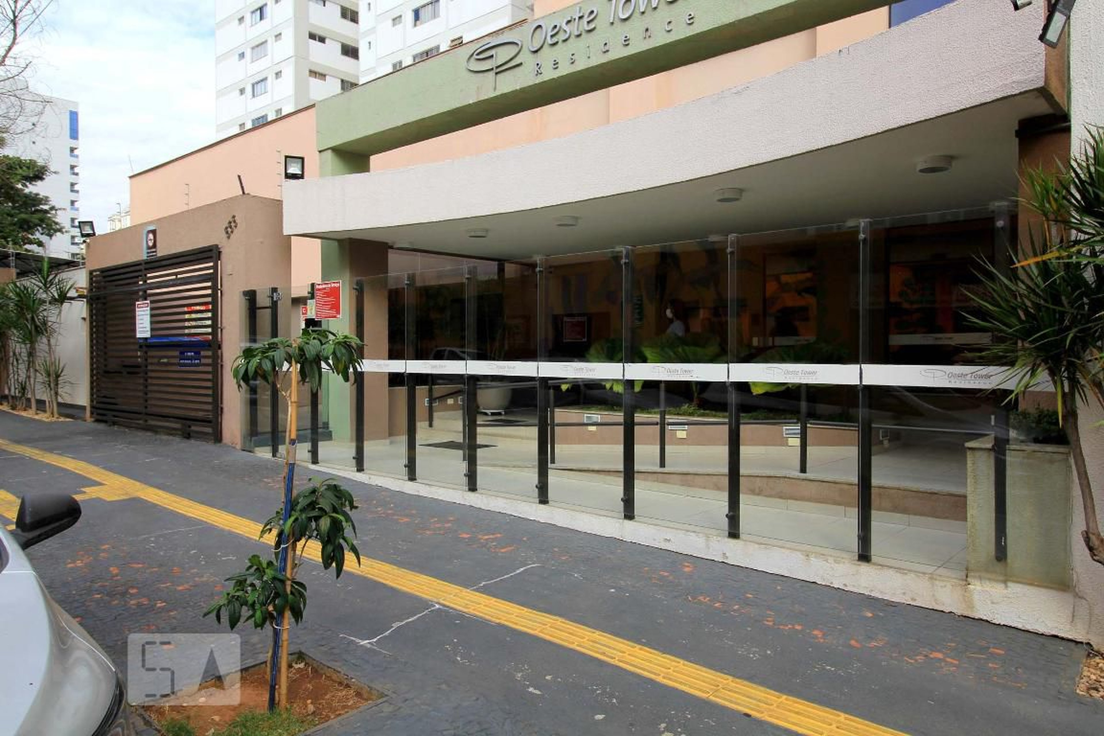 Fachada do Condomínio Condomínio Oeste Tower Residence