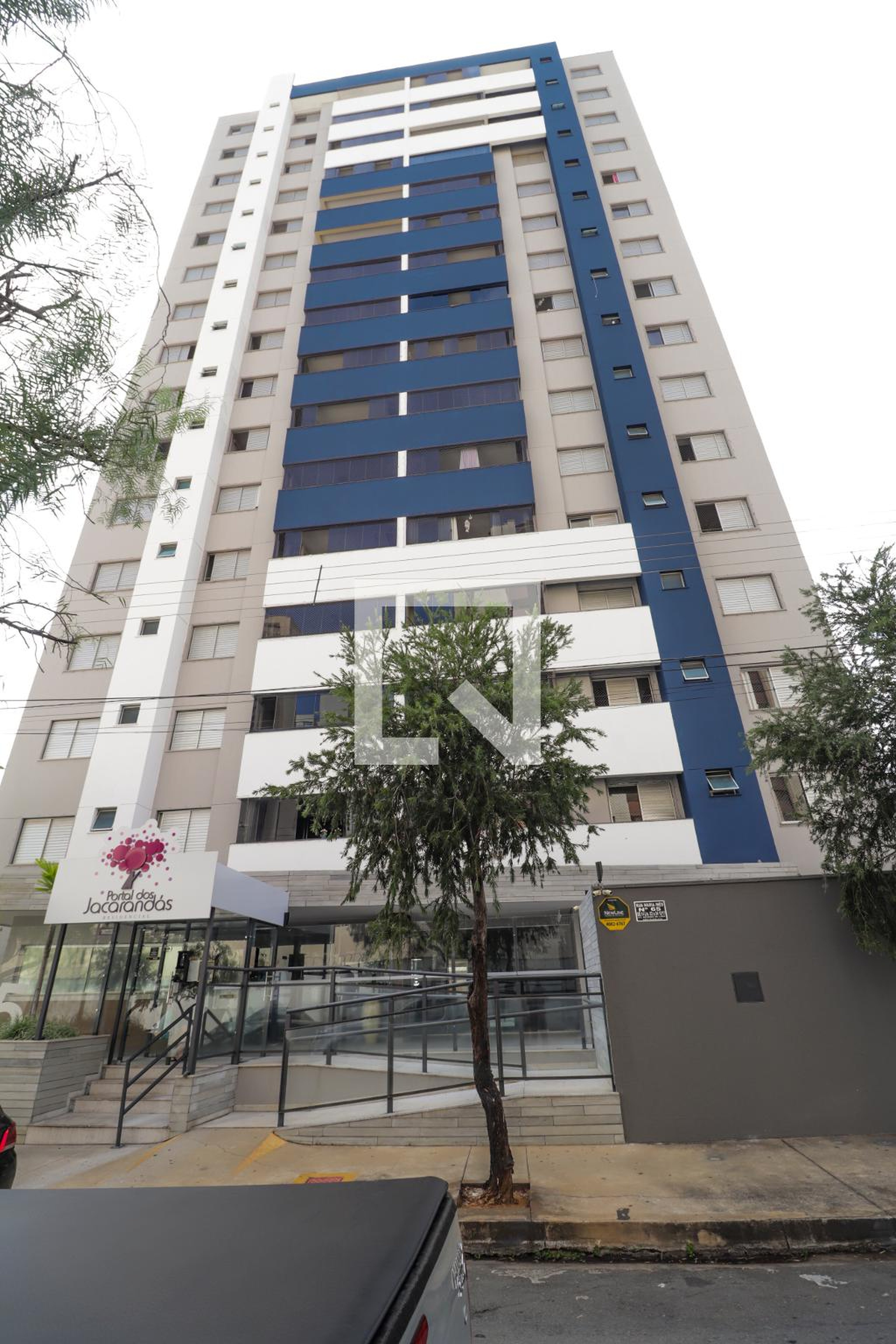 Fachada Condomínio Portal dos Jacarandás