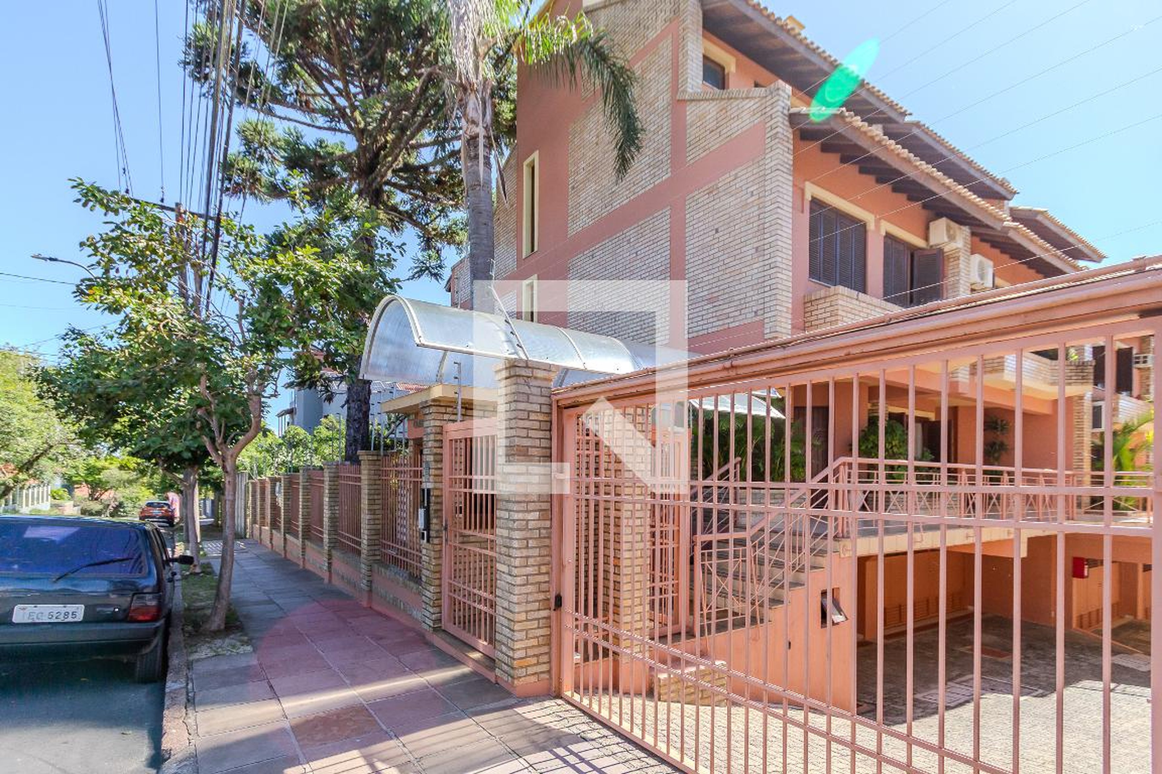 Fachada Condomínio em Rua Padre João Batista Reus, 1040