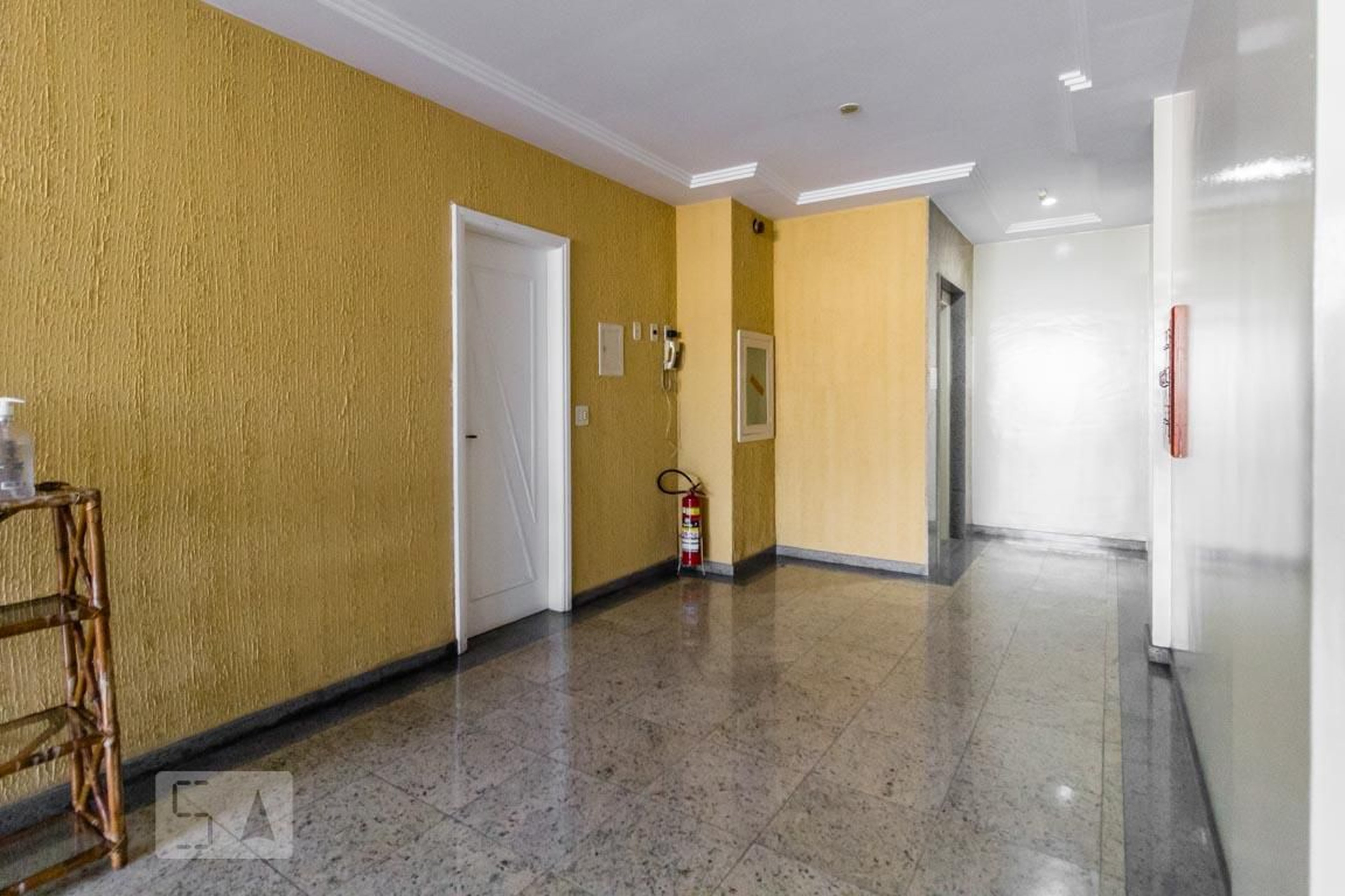 Hall social Condomínio em Rua Monsenhor Magaldi, 545