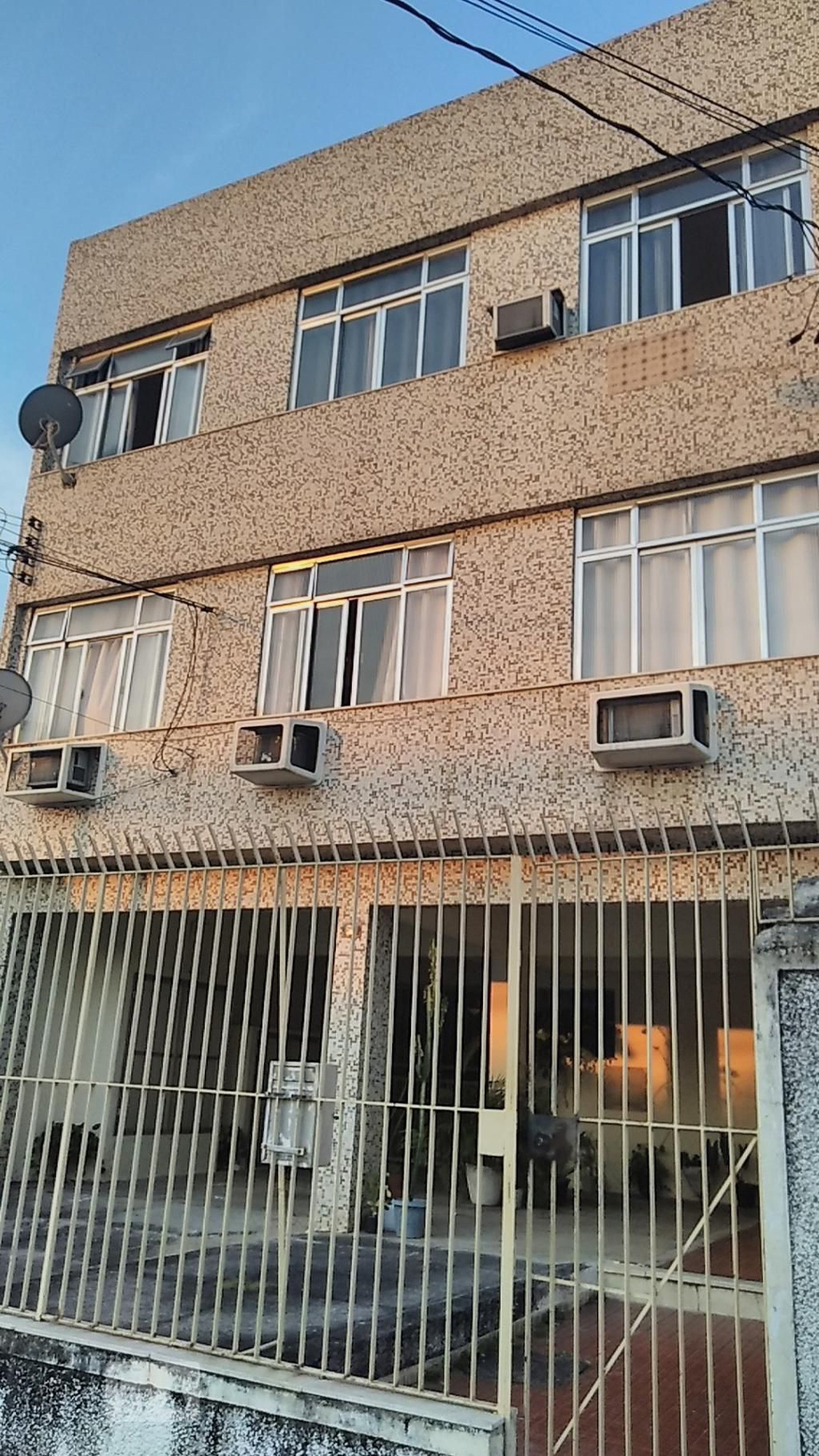 Fachada Condomínio em Rua Fernandes Leão, 59