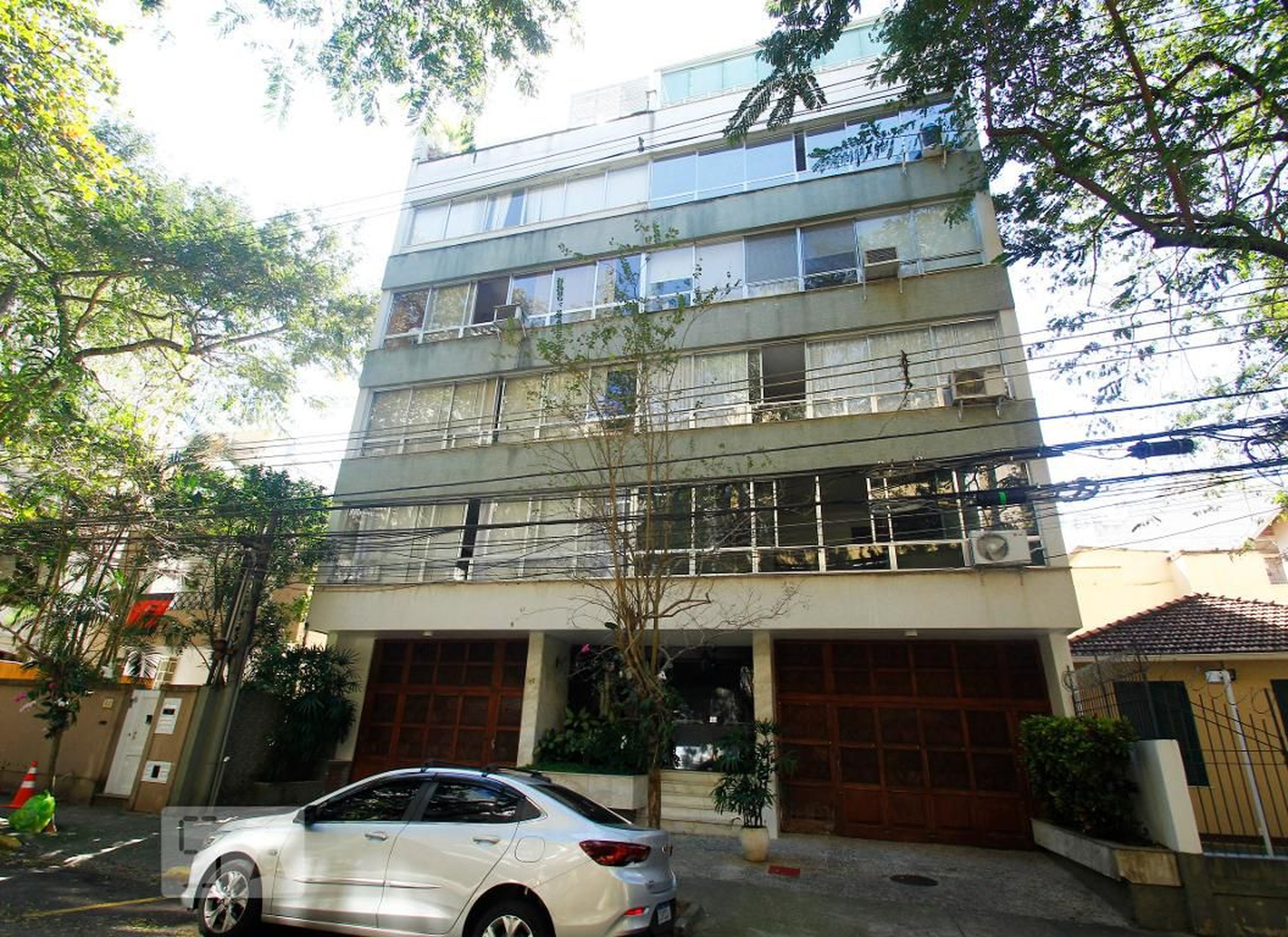 Fachada do Prédio Condomínio em Rua Miguel Pereira, 18