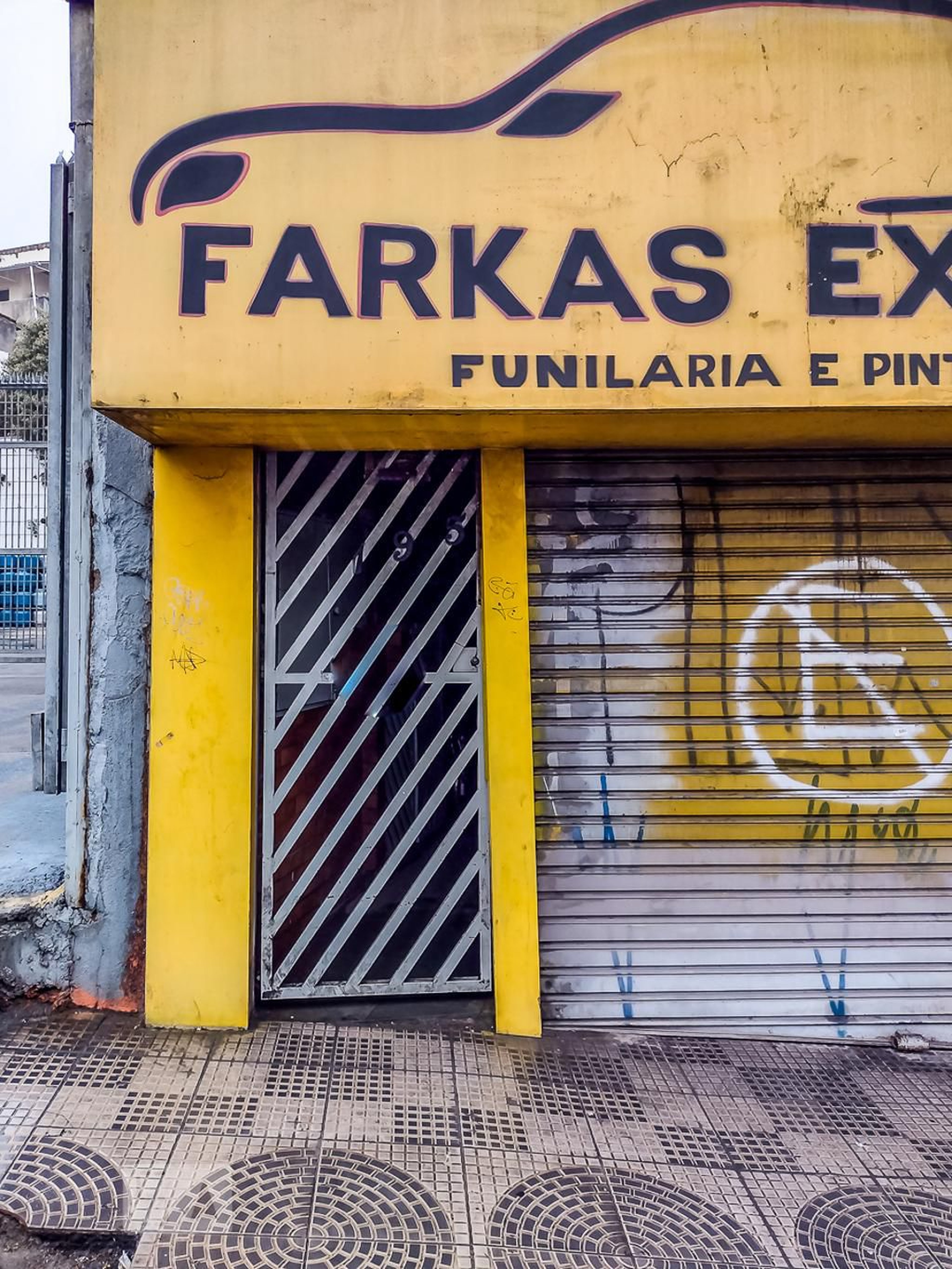Fachada Condomínio em Avenida Peri Ronchetti, 195