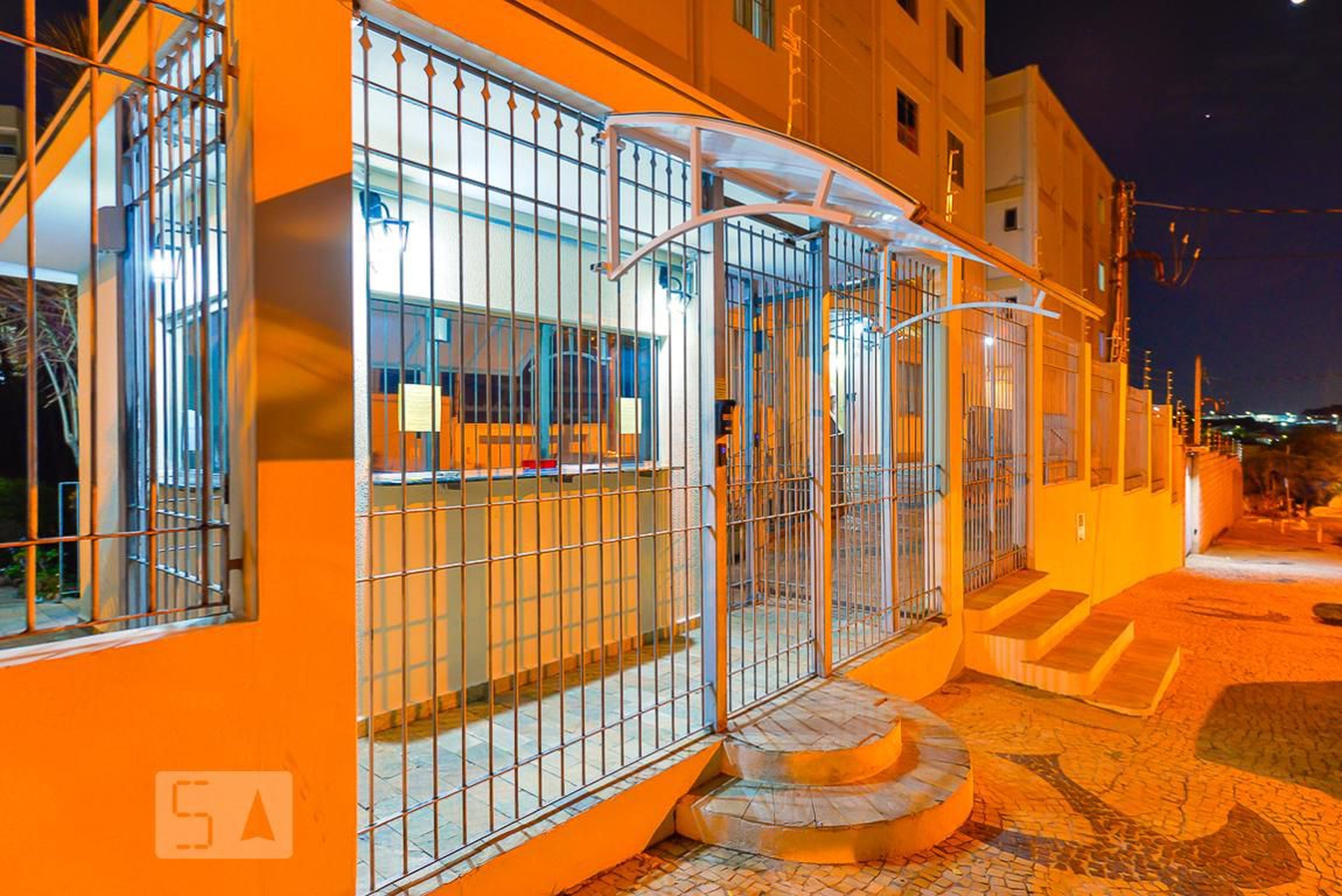 Fachada Condomínio em Rua Raul de Souza Campos, 111