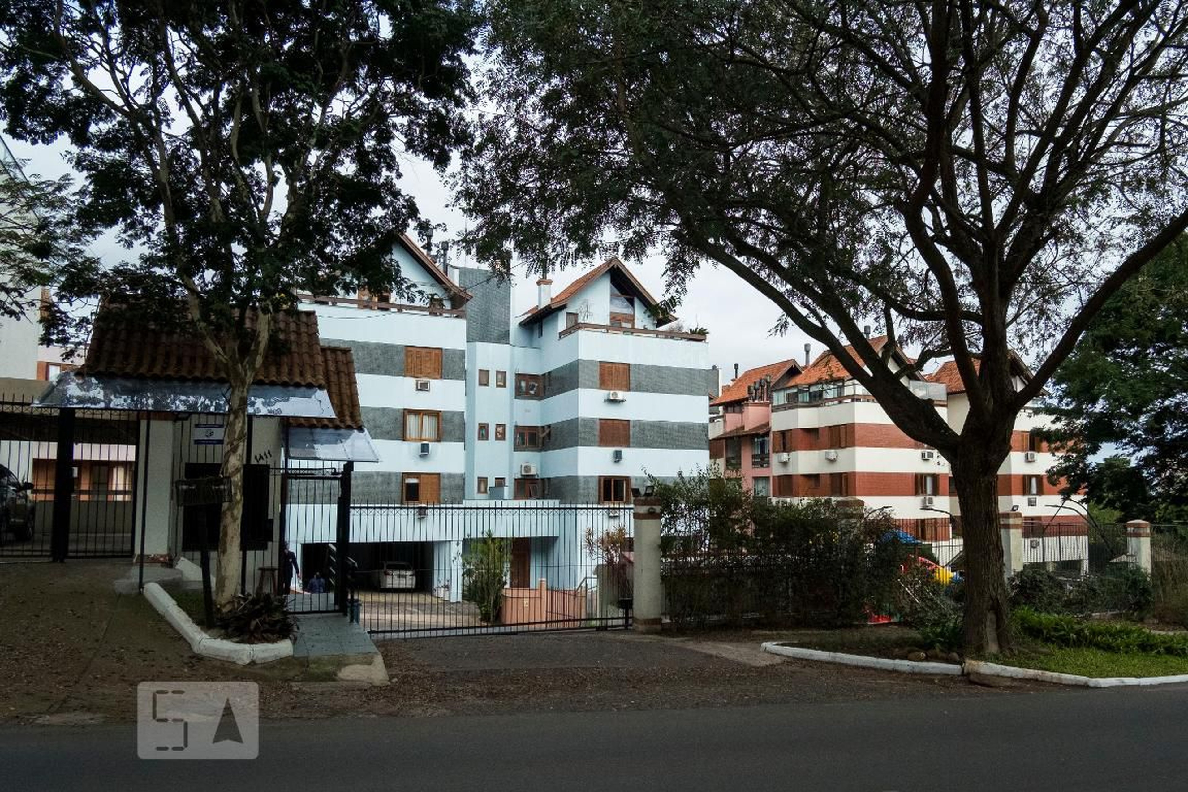 Fachada Condomínio em Rua Déa Coufal, 1141