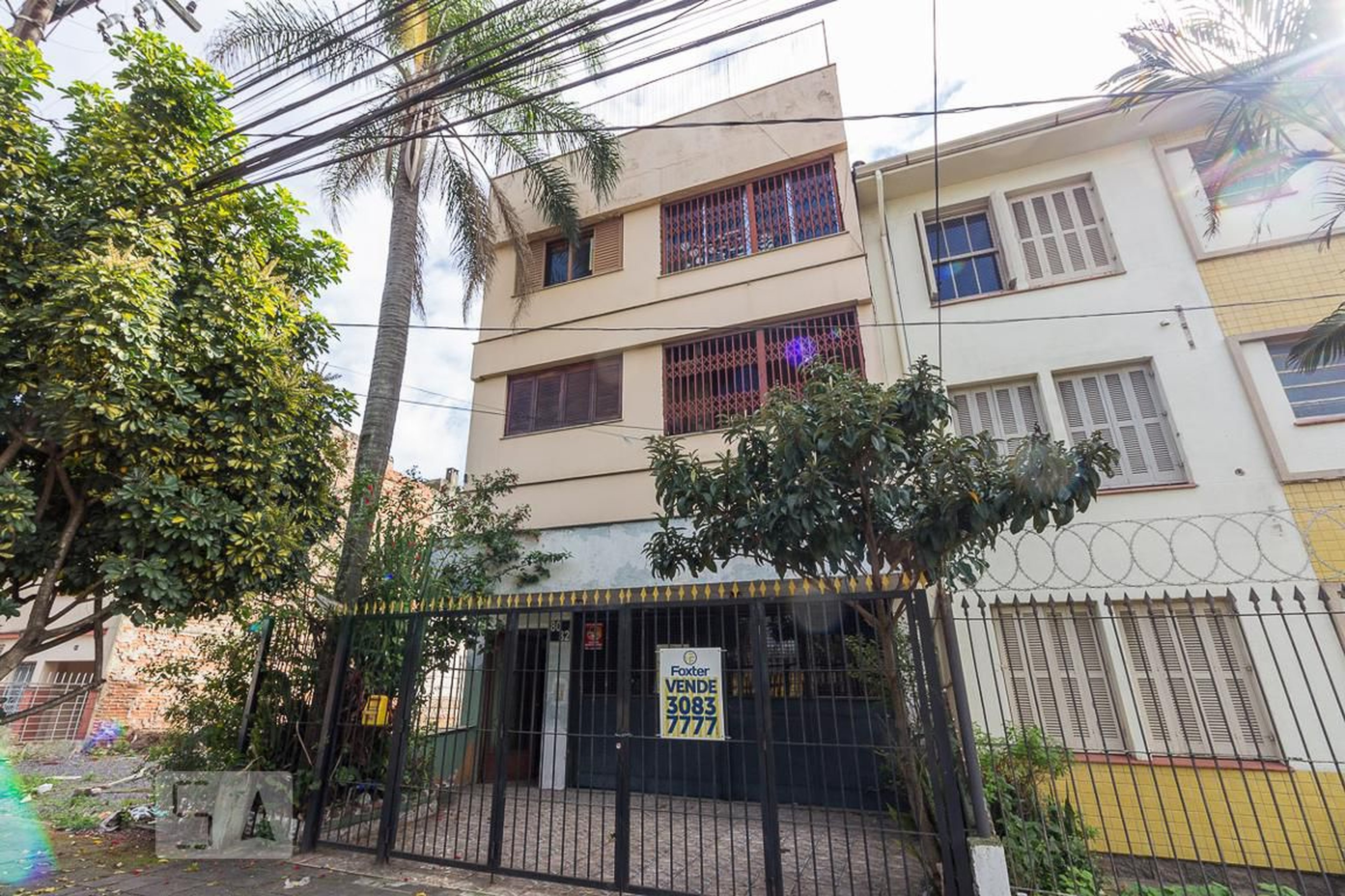 Fachada Condomínio em Rua Viléla Taváres, 80