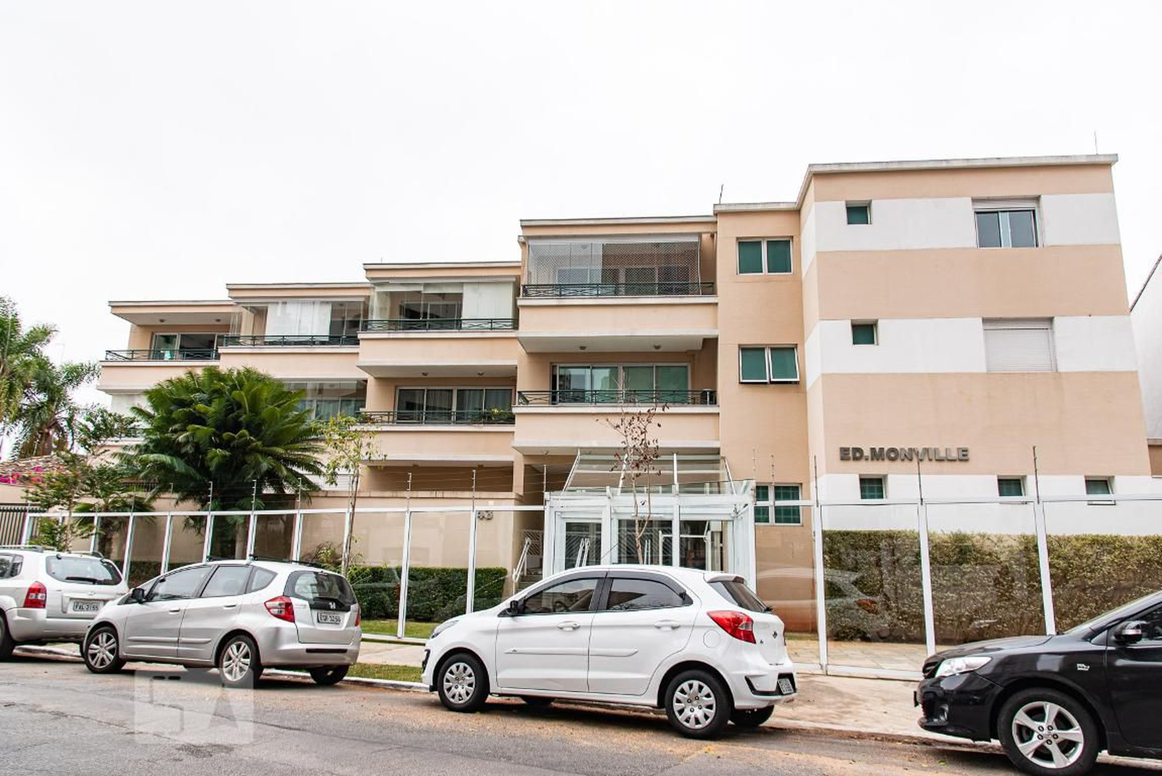 Fachada Condomínio em Rua Safira, 41