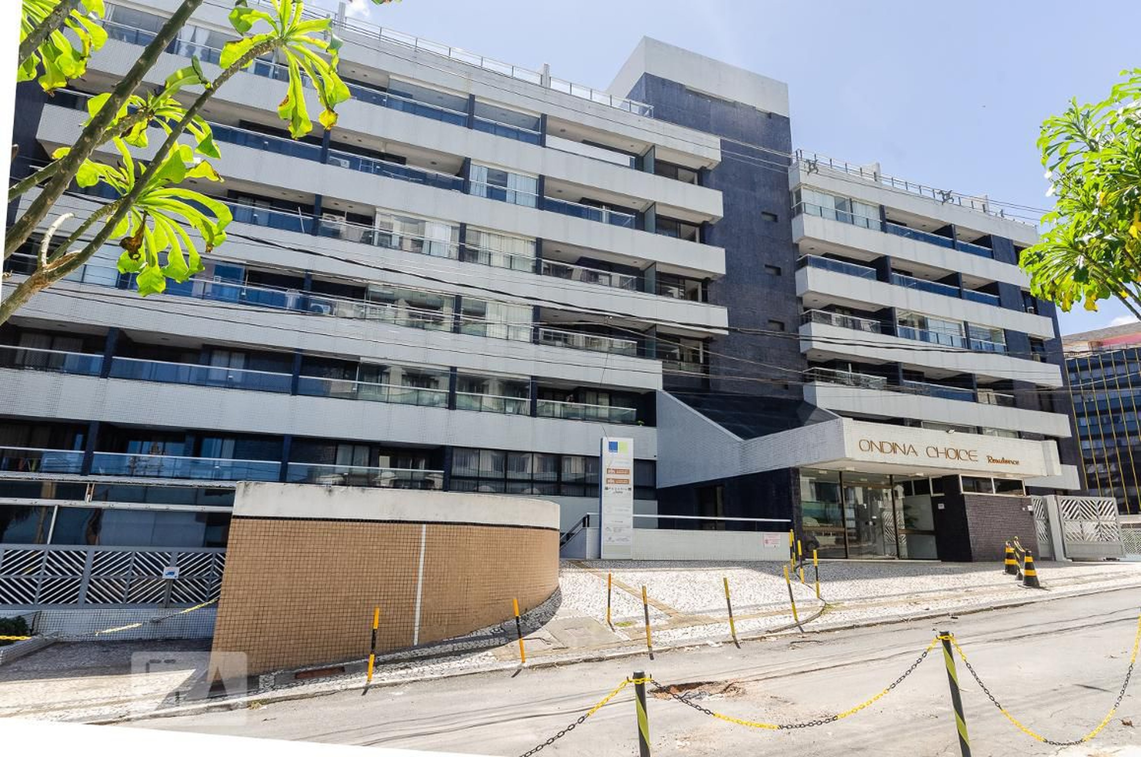 Fachada do Condomínio Condomínio Ondina Choice Residence