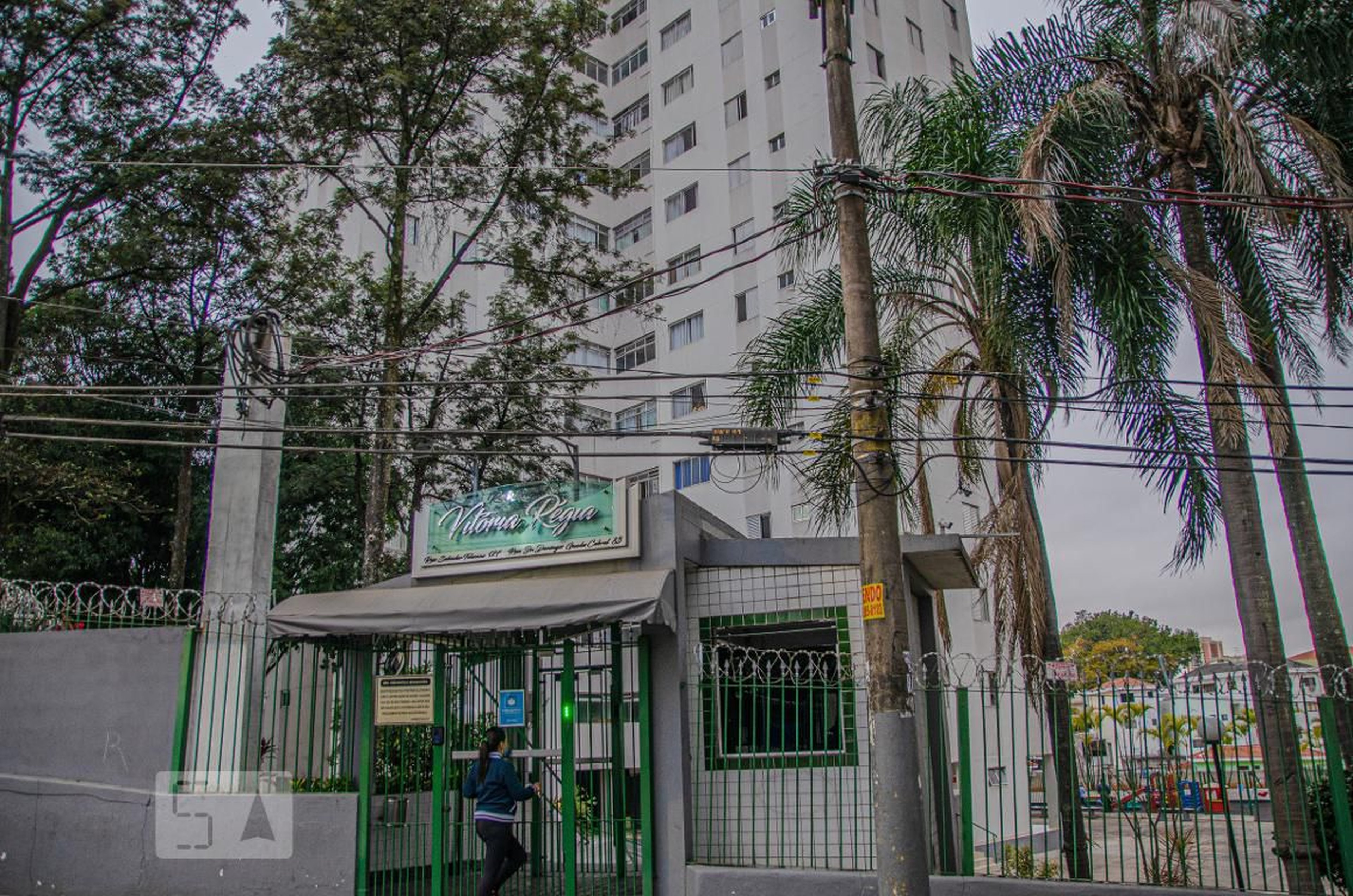 Fachada Condomínio em Rua Doutor Domingos Guedes Cabral, 53