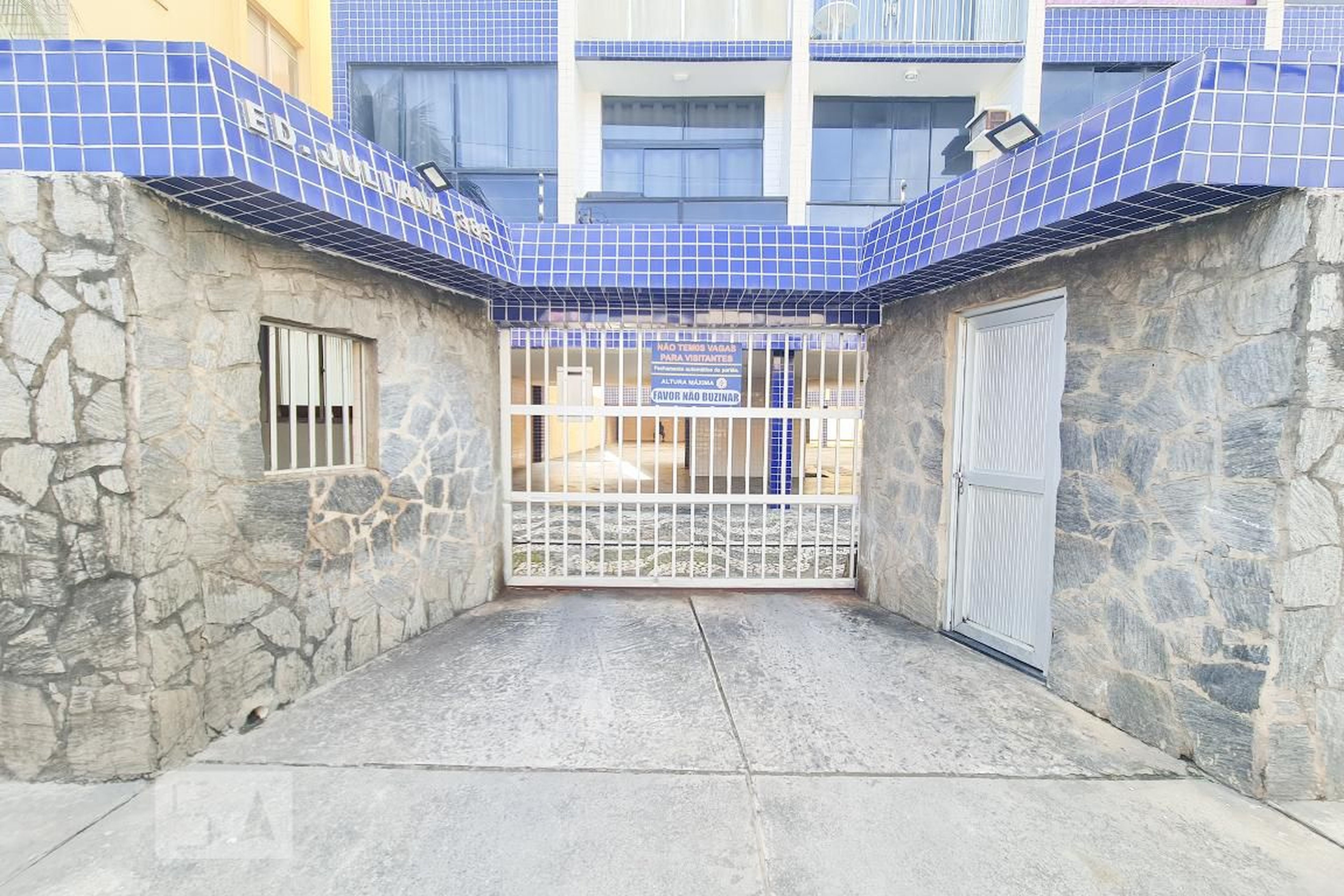 Fachada Condomínio em Rua Fernando Menezes de Góes, 385